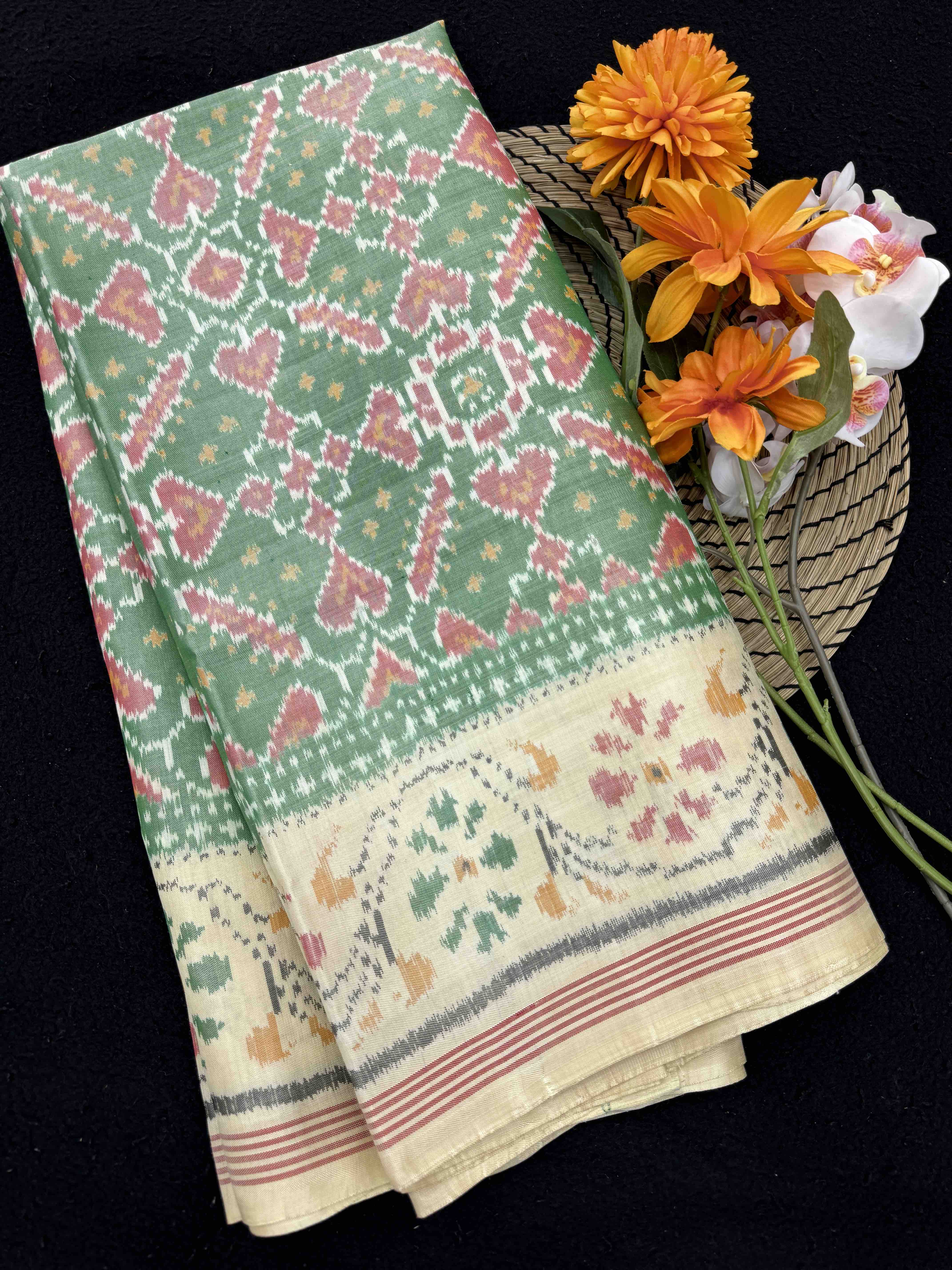 Off White & Light Green Manekchowk Single Ikat Patan Patola Saree