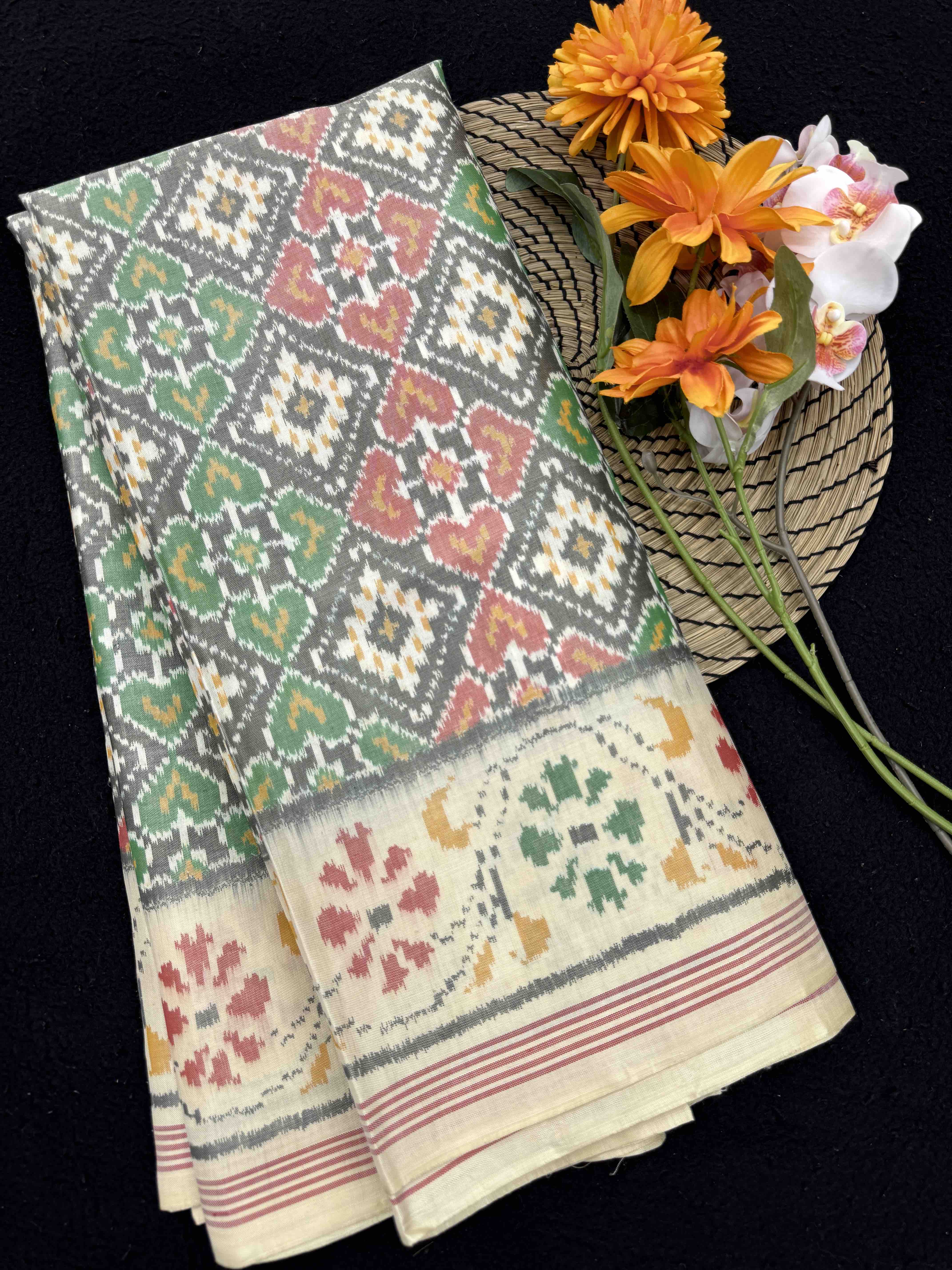 Off White & Grey Panchanda Single Ikat Patan Patola Saree