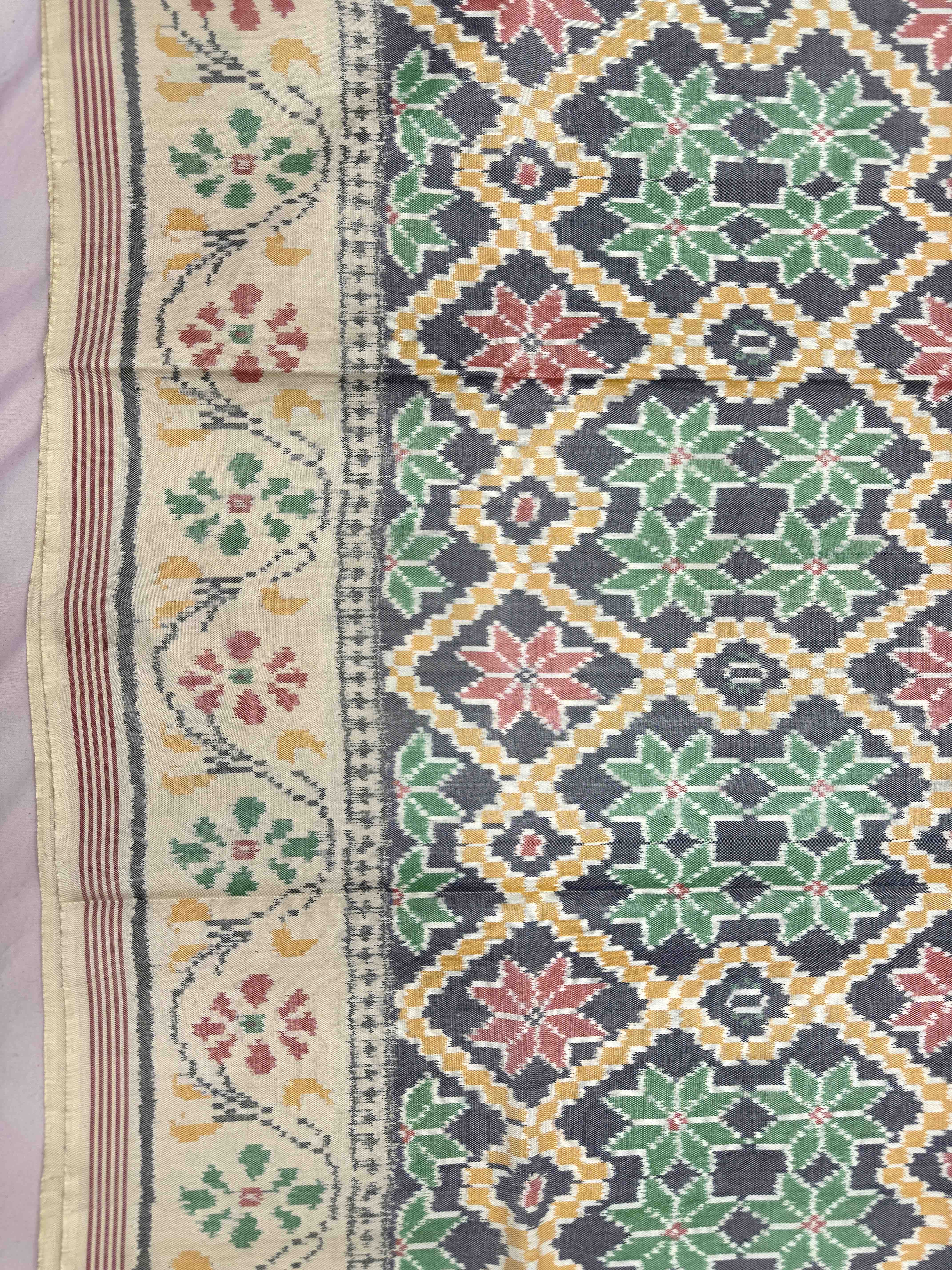 Off White & Grey Fancy Flower Single Ikat Patan Patola Saree