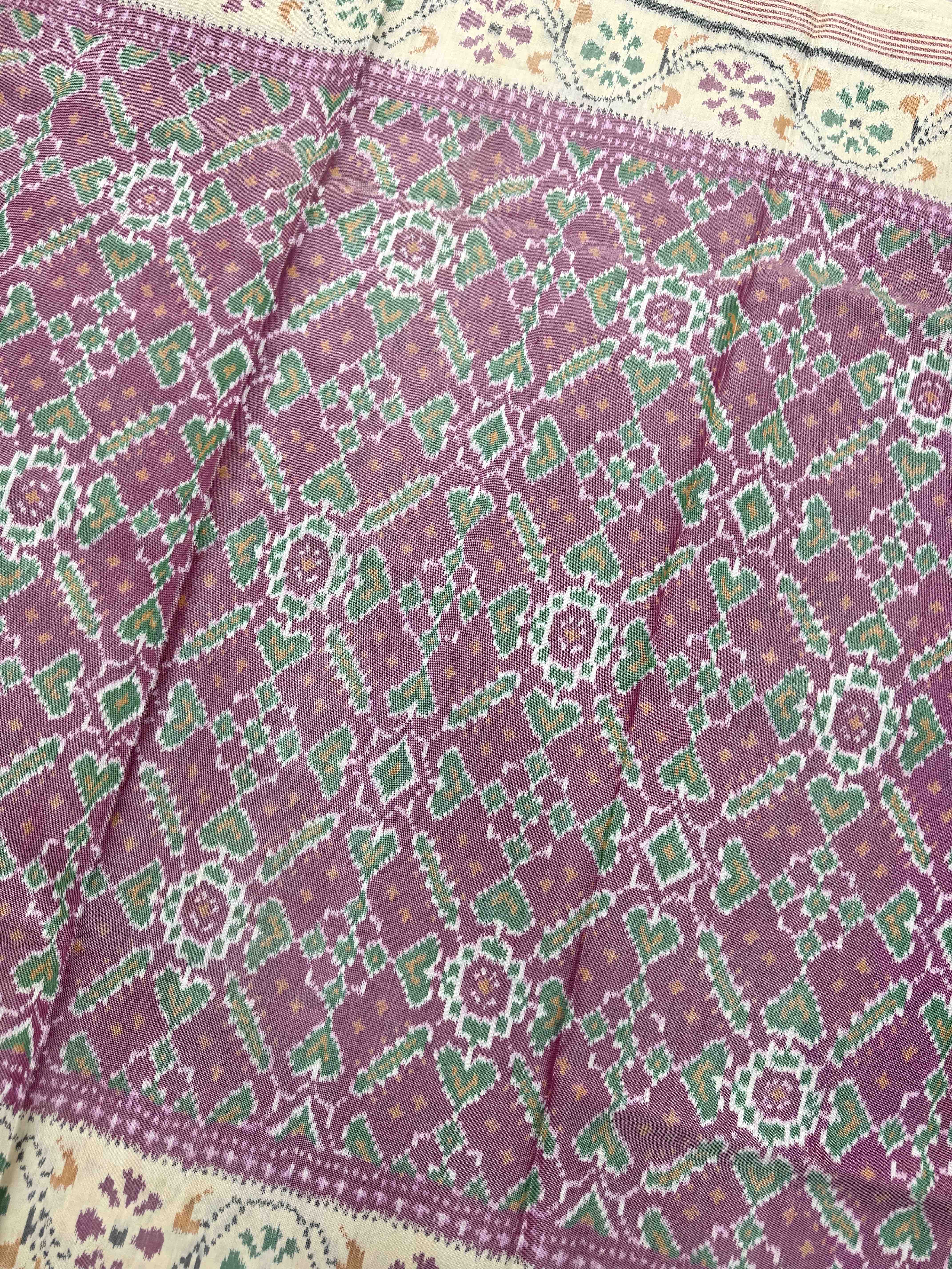Off White & Onion Manekchowk Single Ikat Patan Patola Saree
