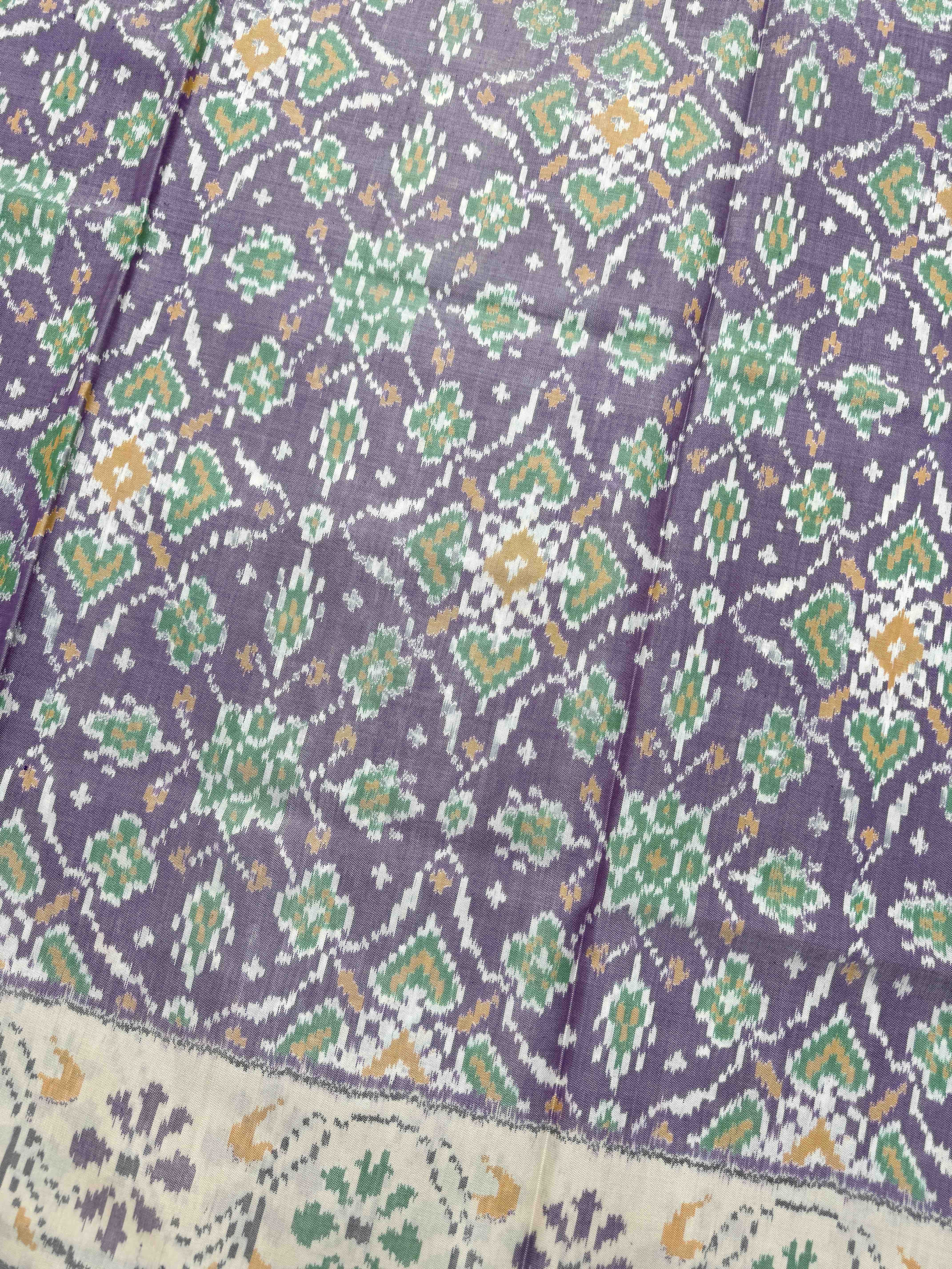 Off White & Light Purple Chhabdi Single Ikat Patan Patola Saree
