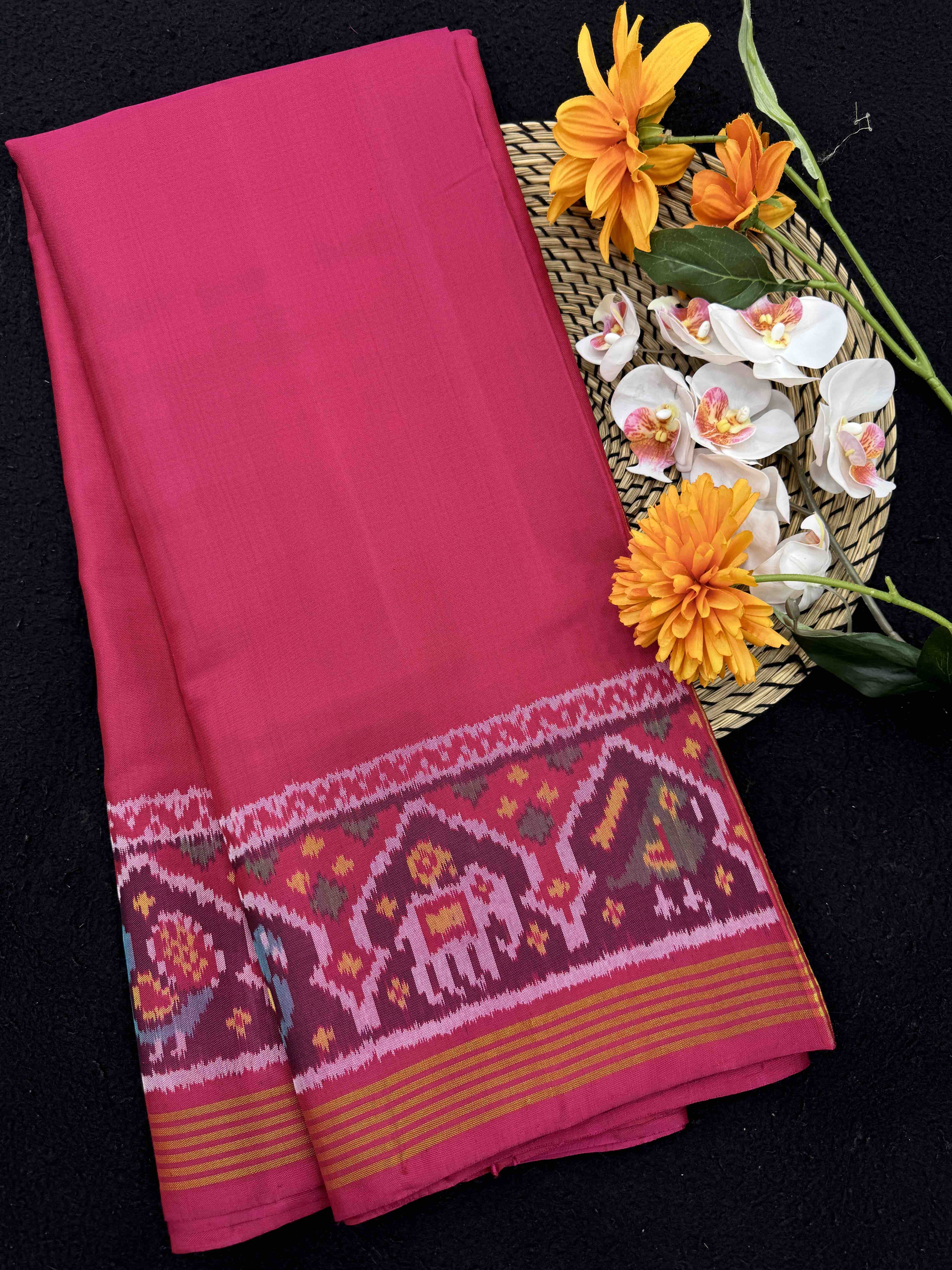 Pink Plain with Flower Pallu Single Ikat Patan Patola Saree