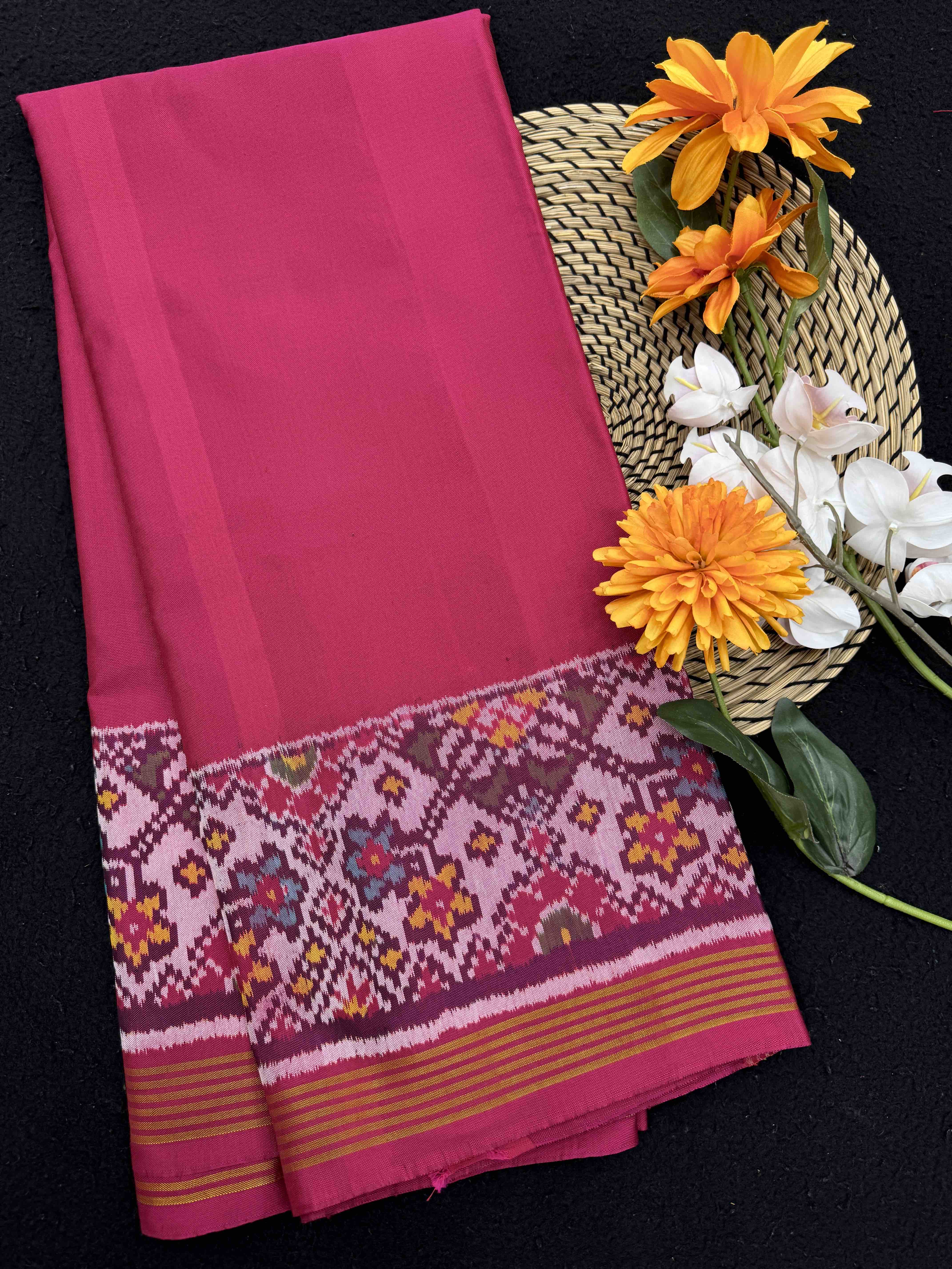 Pink Plain with Navratan Pallu Single Ikat Patan Patola Saree