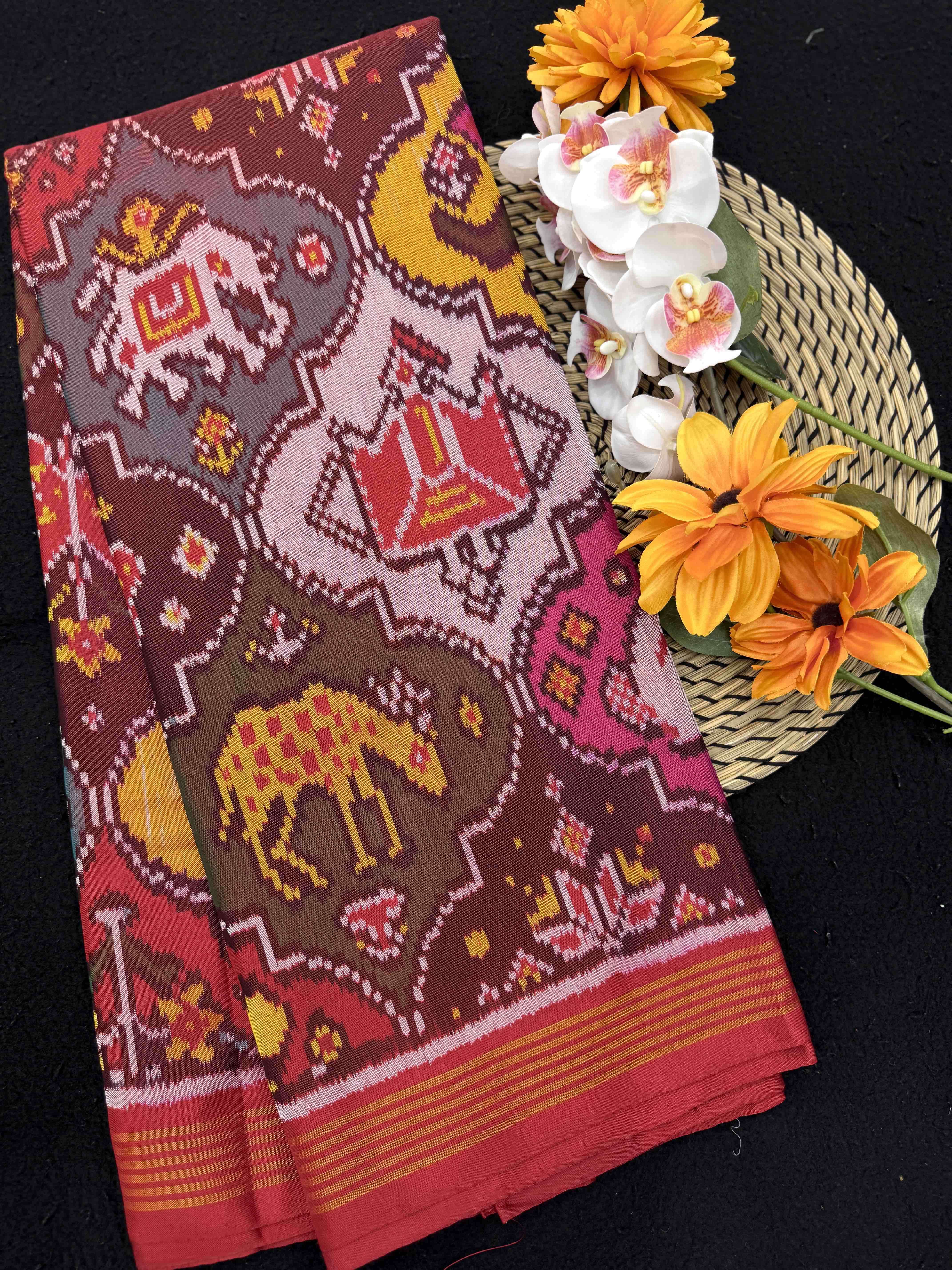 Red & Multicolor Narikunj Matka Single Ikat Patan Patola Saree