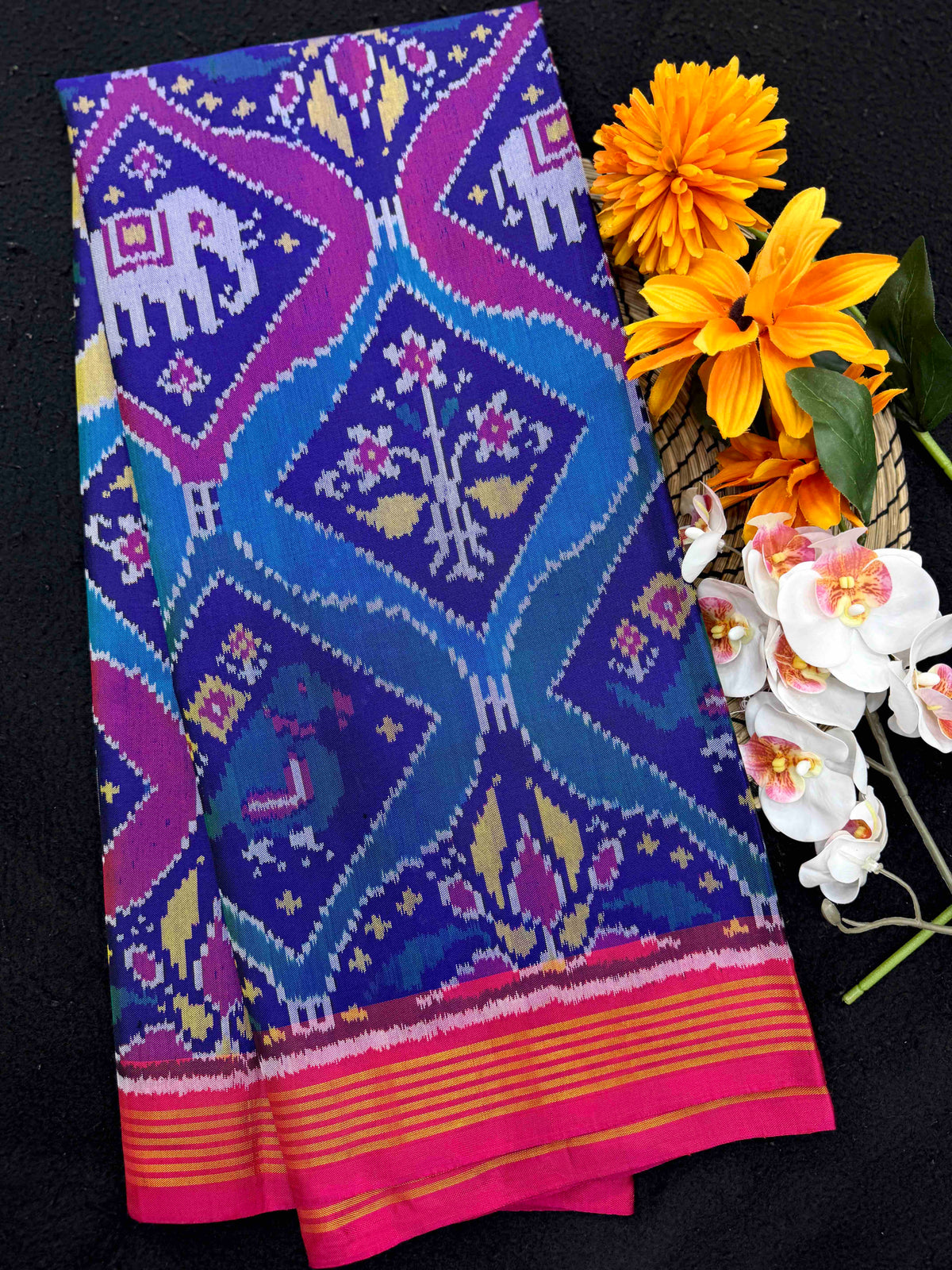 Pink & Multicolour Narikunj Matka Single Ikat Patan Patola Saree