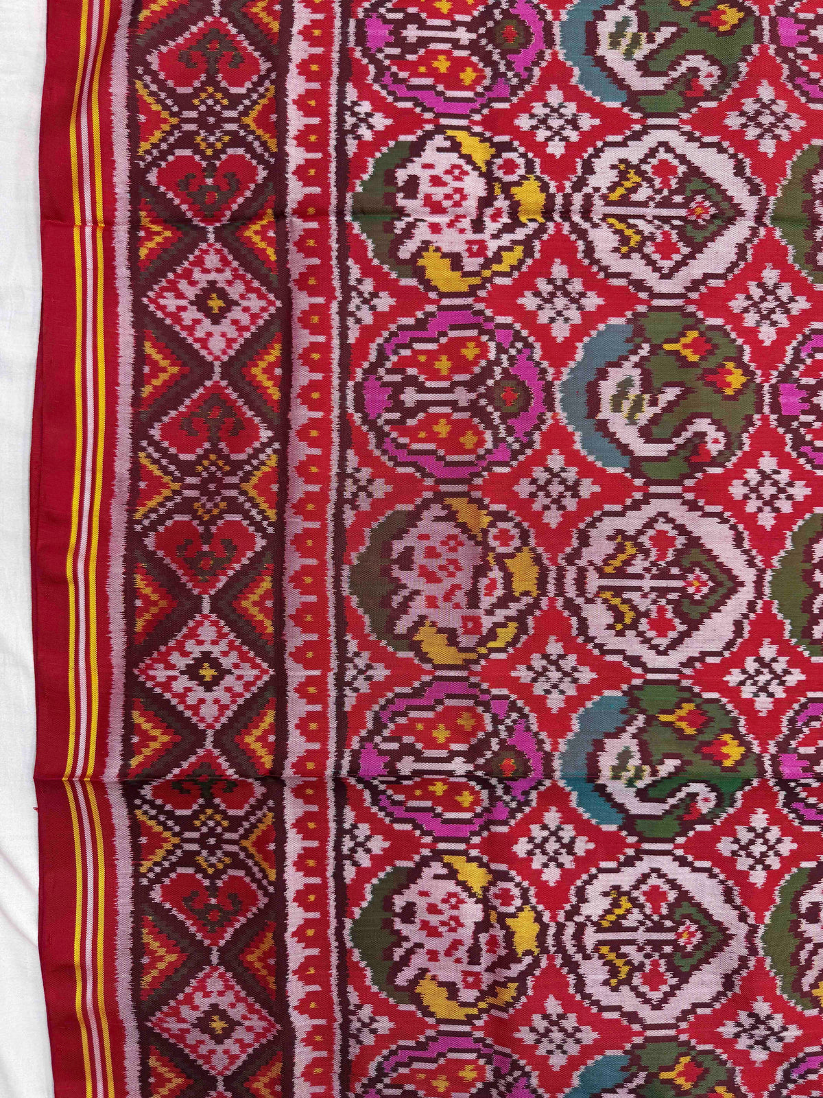 Red & Multicolor Circle Narikunj Single Ikat Patan Patola Saree
