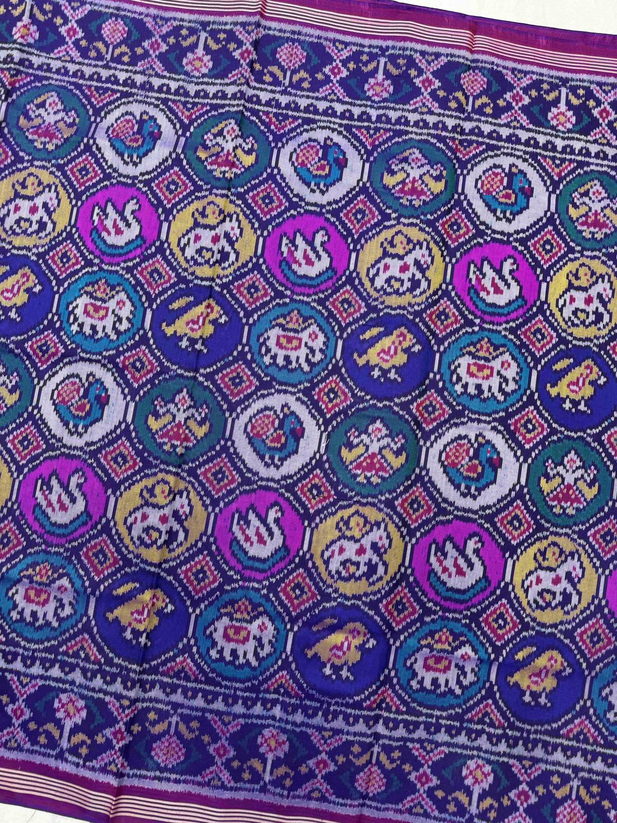Purple & Multicolor Small Circle Narikunj Single Ikat Patan Patola Saree