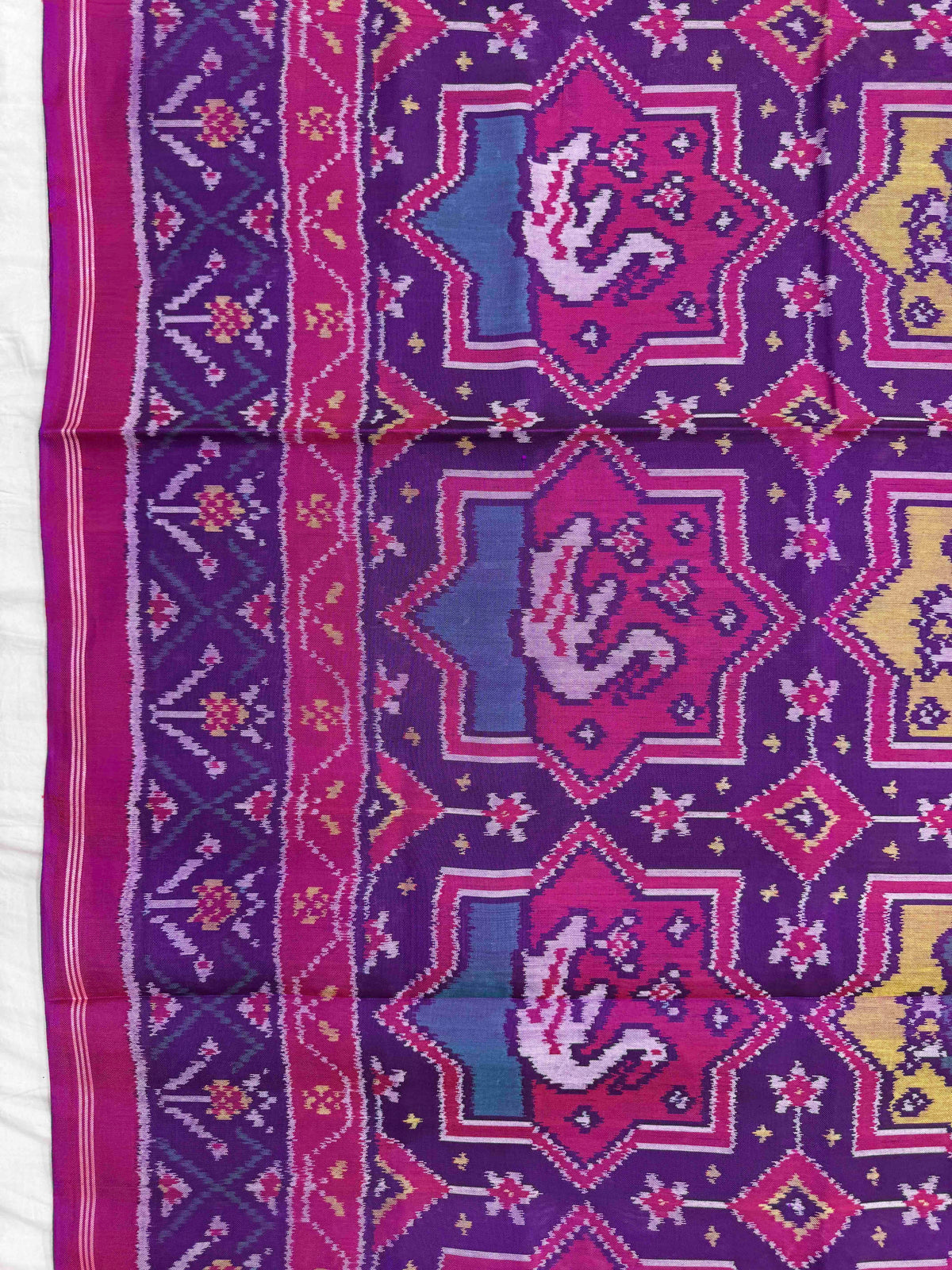 Pink & Multicolor Star Narikunj Single Ikat Patan Patola Saree
