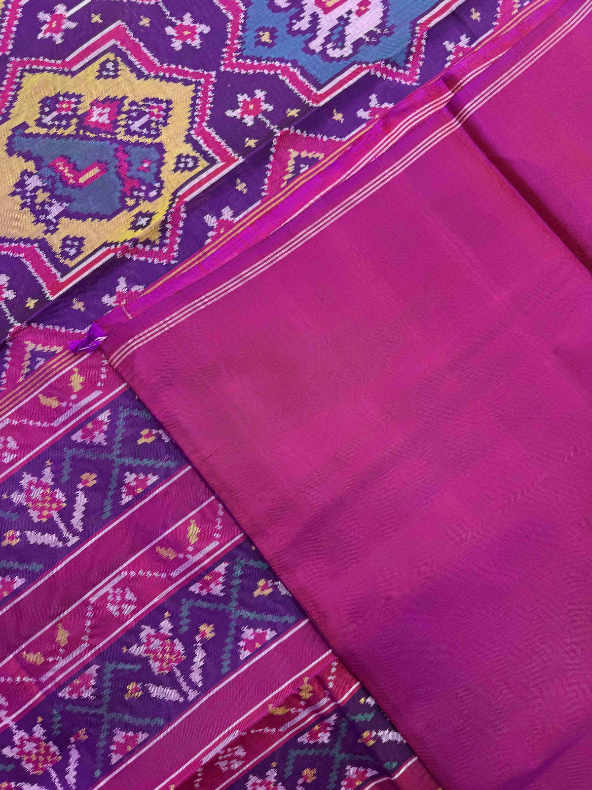 Pink & Multicolor Star Narikunj Single Ikat Patan Patola Saree