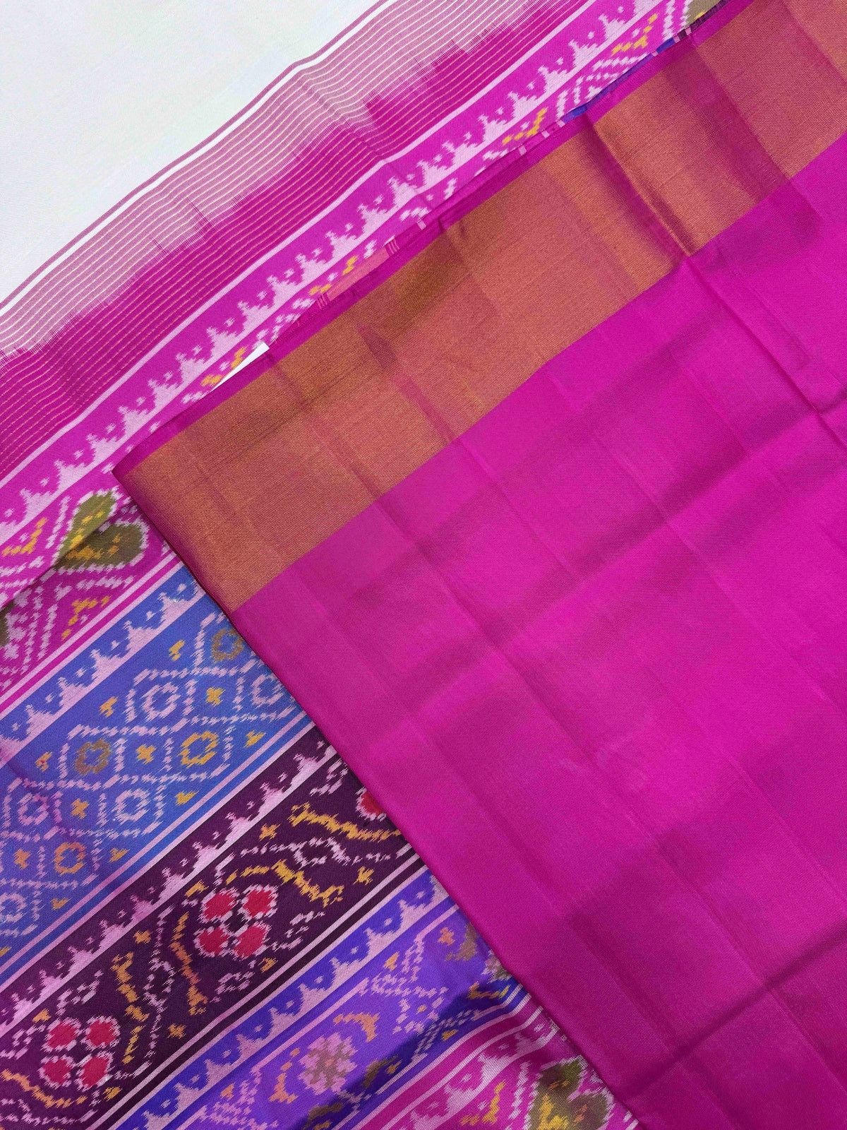 Pink & White Plain with Multicolor Pallu Single Ikat Patan Patola Saree