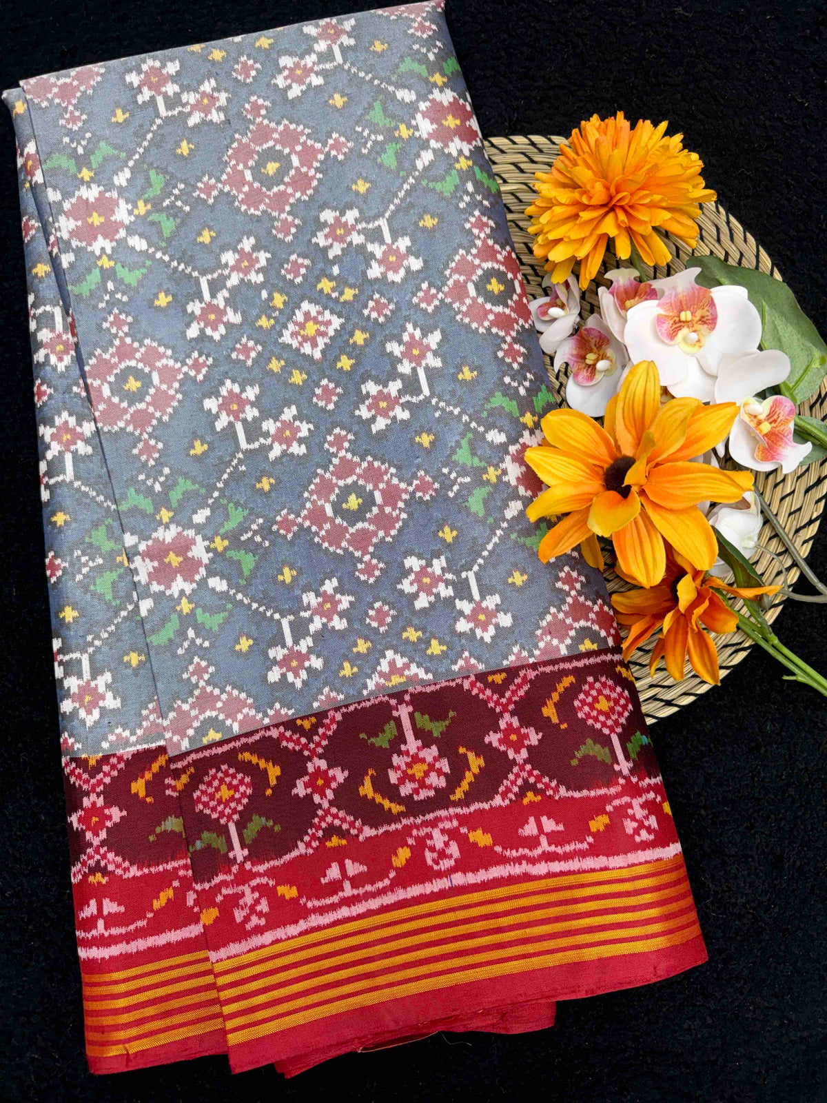 Red & Grey Navratan Single Ikat Patan Patola Saree