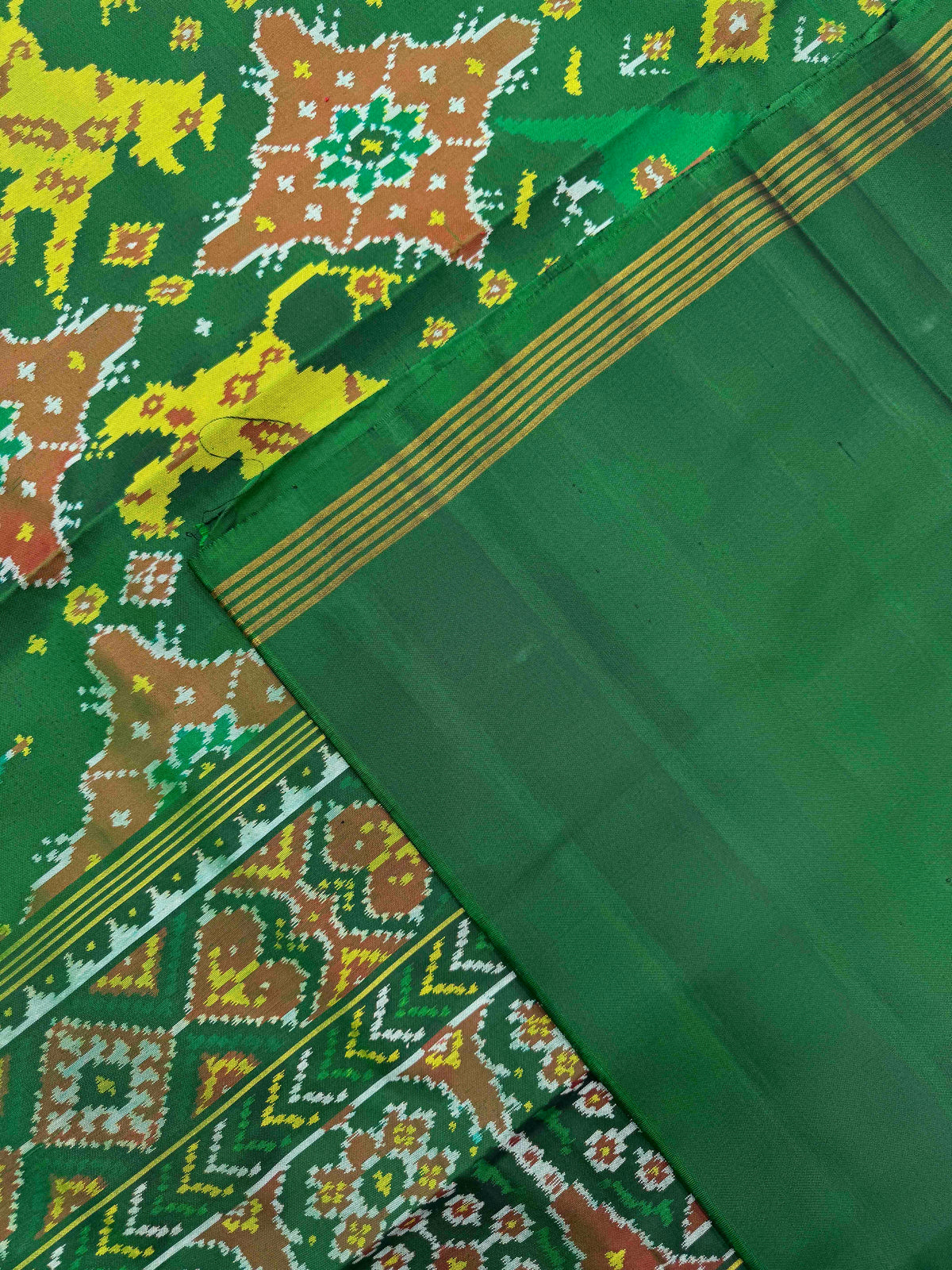 Green Chhabdi Figure Motives Single Ikat Patan Patola Saree