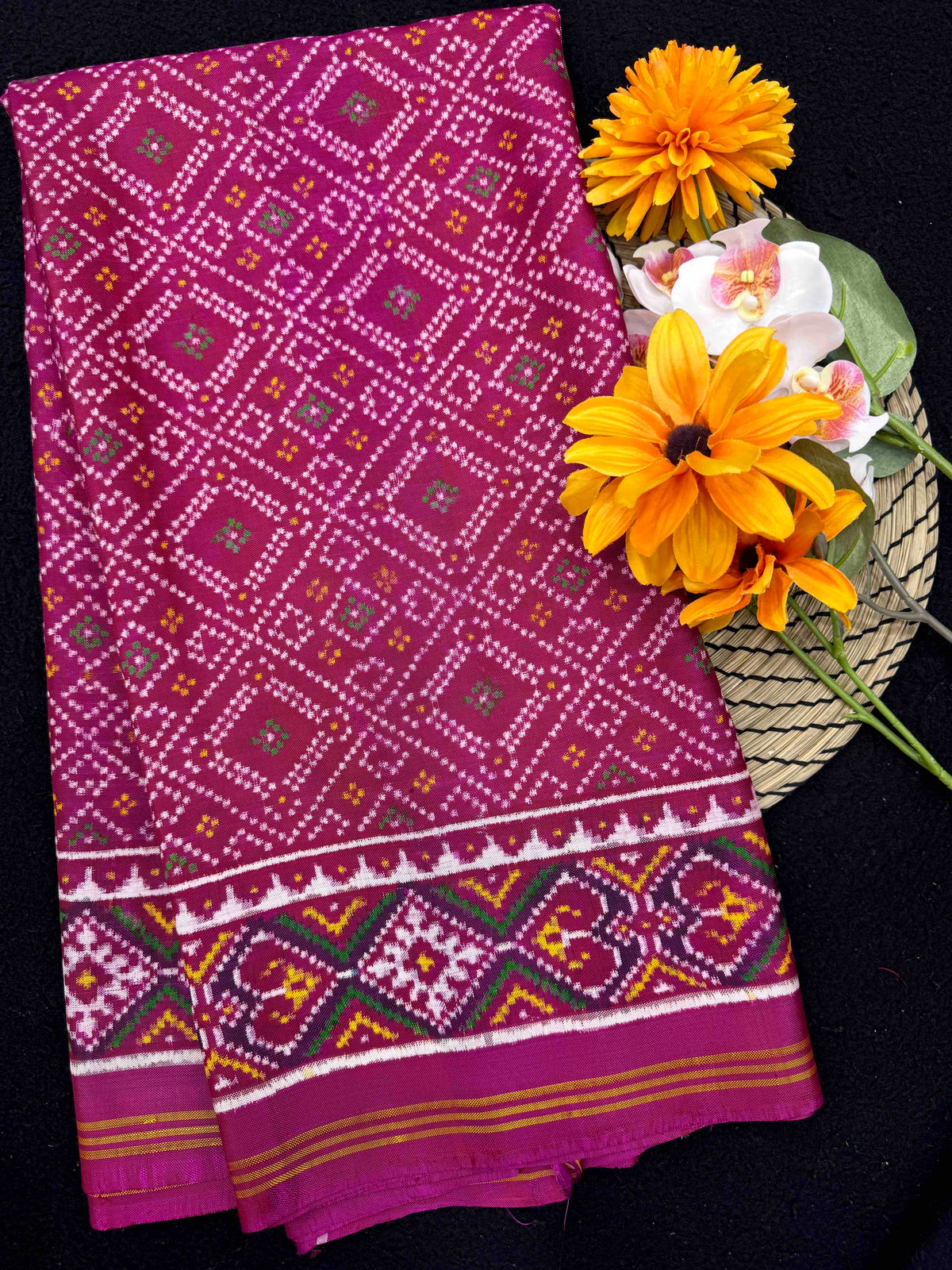 Pink & magenta bandhni design Patan patola