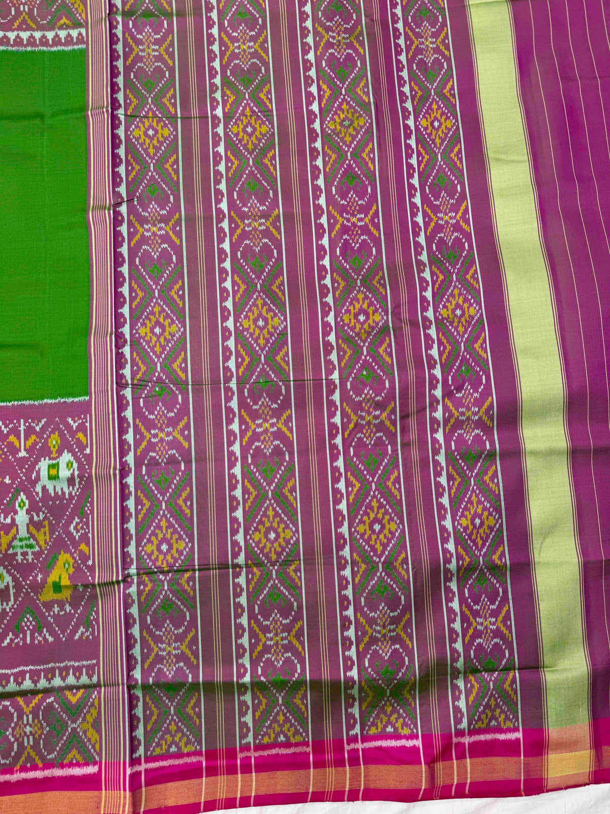Pink & Green Plain with Narikunj Scut Border Rajkot Patola Saree