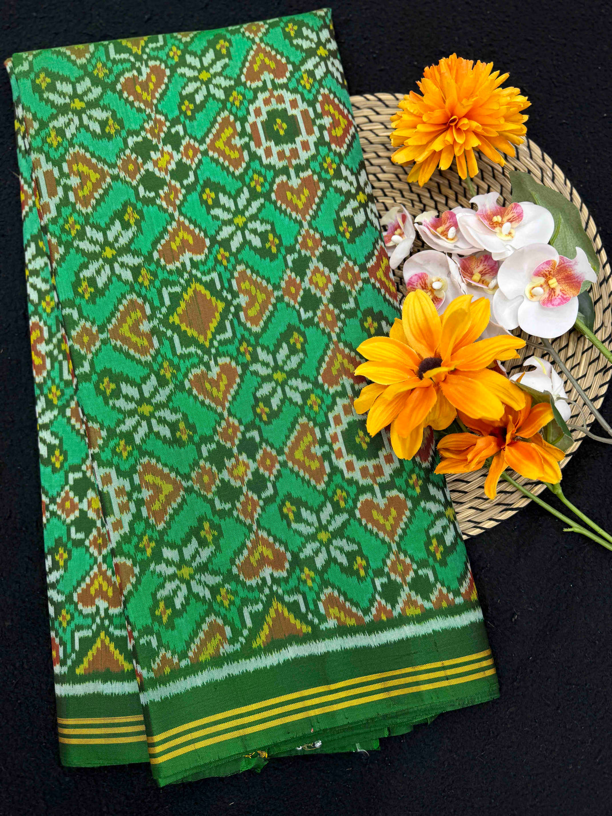 Green & Light Green Manekchowk Flower Single Ikat Patan Patola Saree