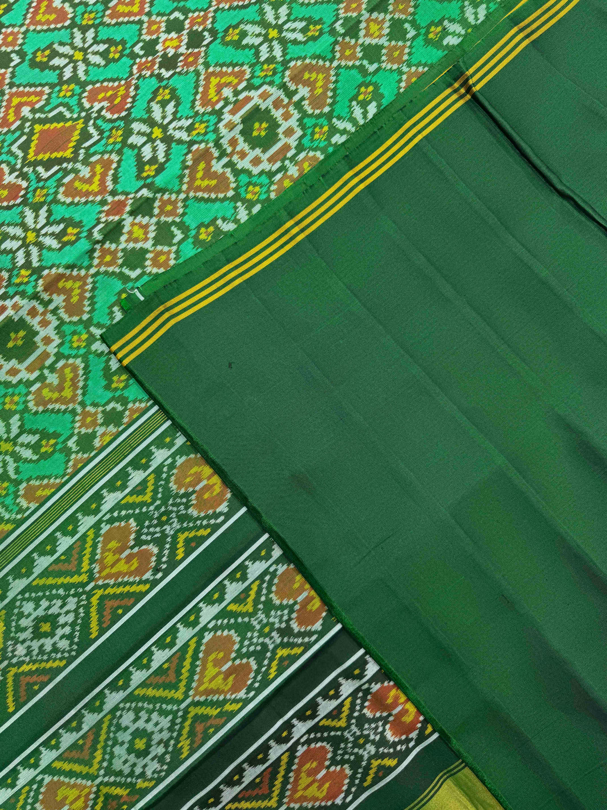 Green & Light Green Manekchowk Flower Single Ikat Patan Patola Saree
