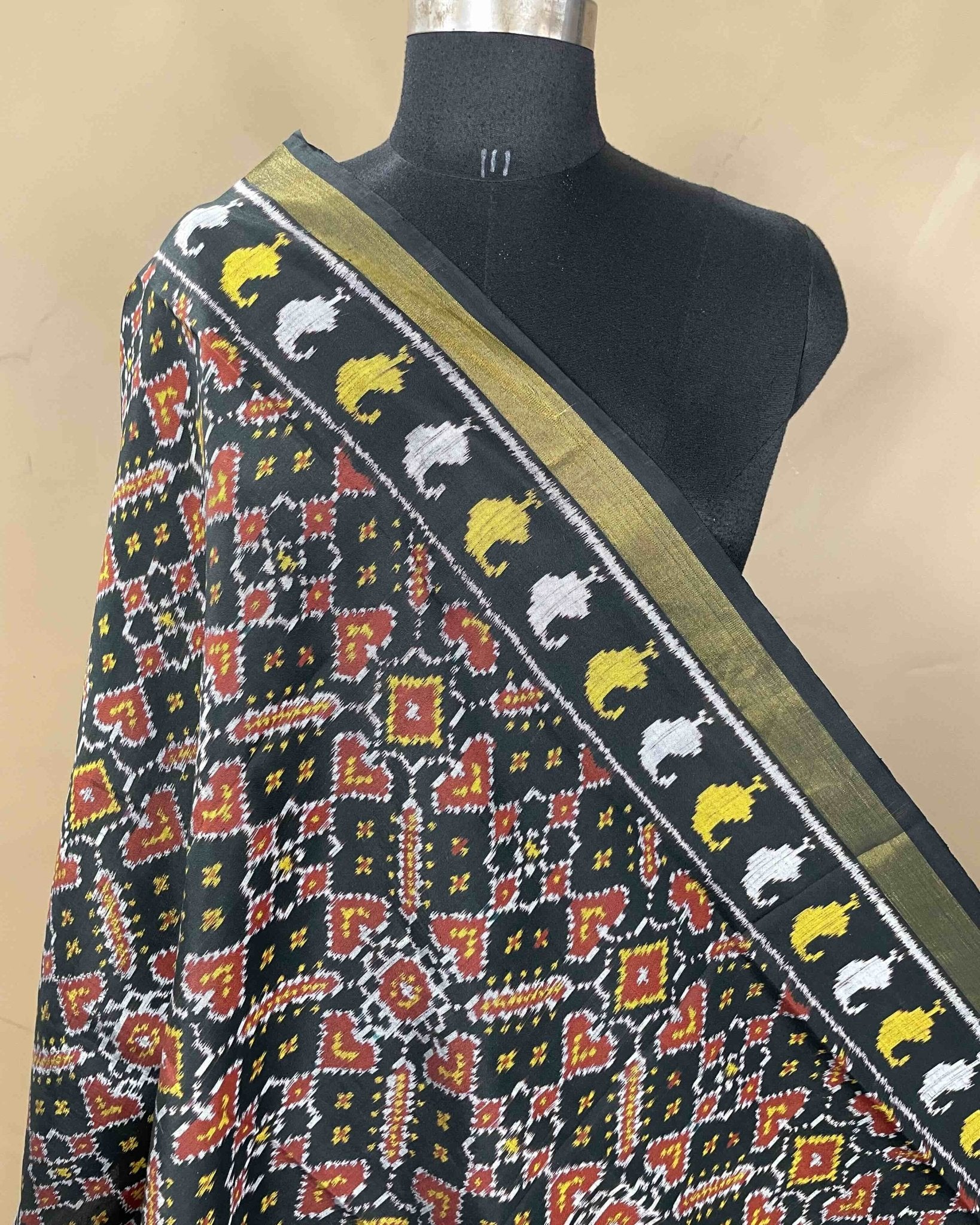 Black Manekchowk Patola Dupatta - SindhoiPatolaArt