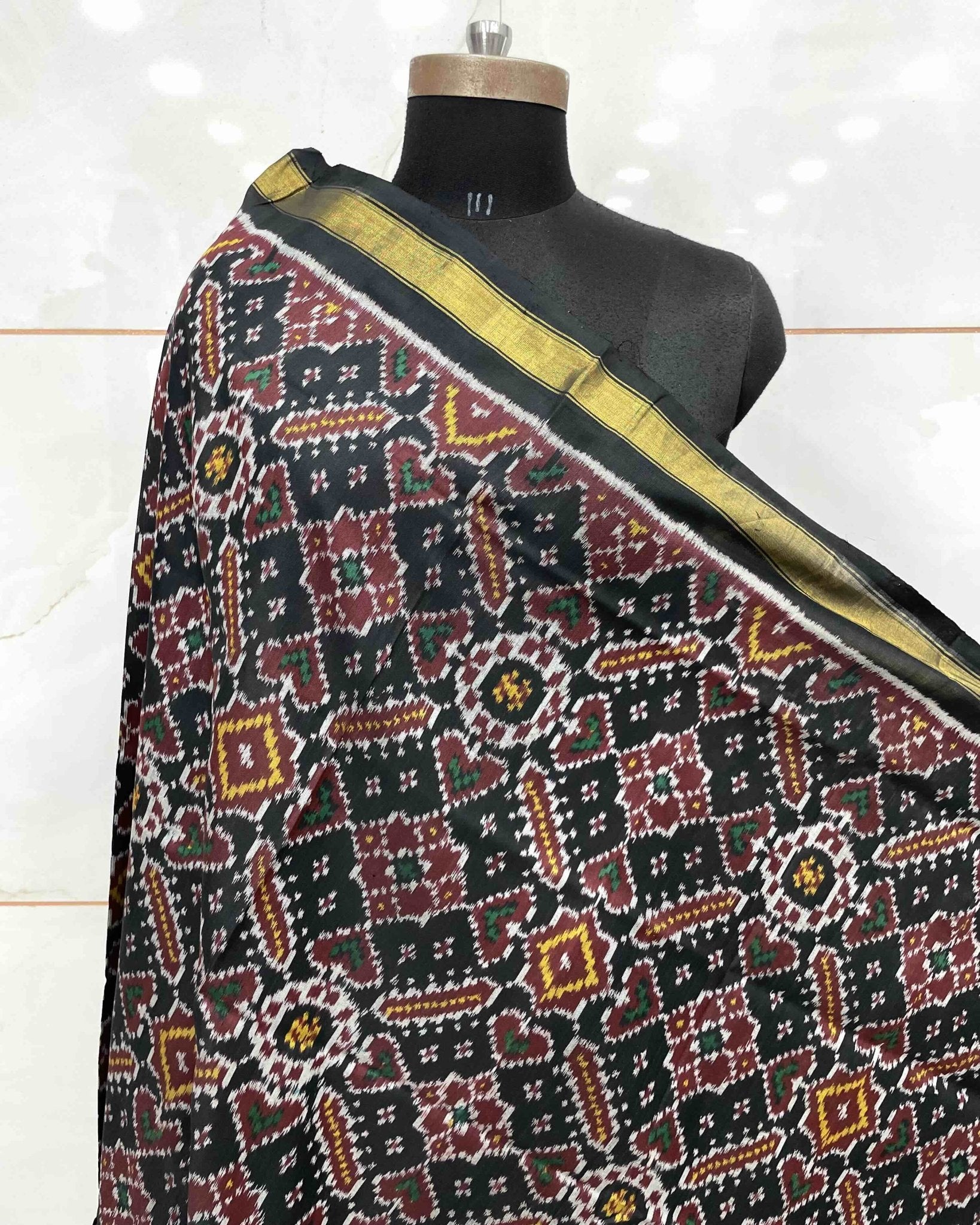 Black Manekchowk Patola Dupatta - SindhoiPatolaArt