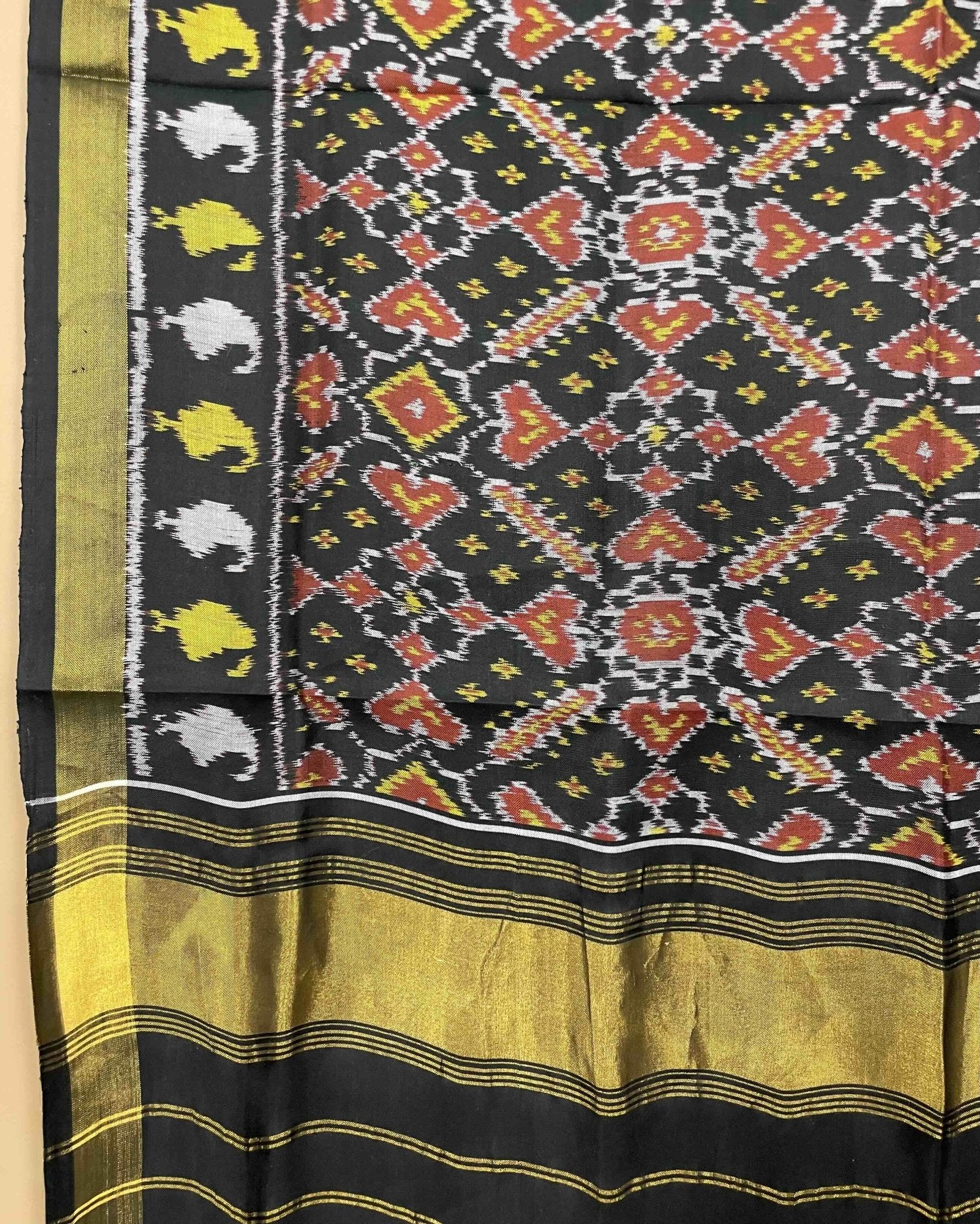 Black Manekchowk Patola Dupatta - SindhoiPatolaArt