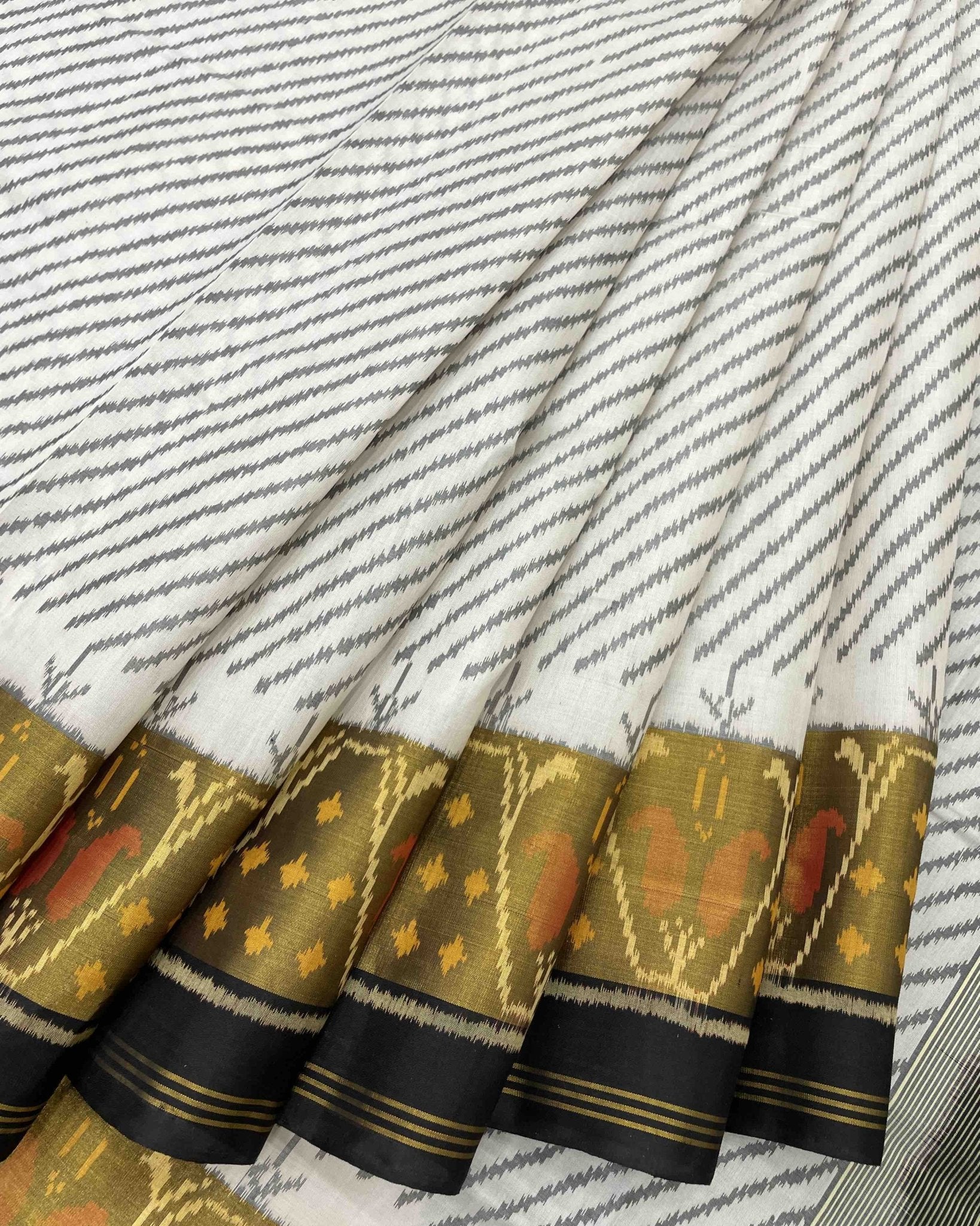 Black & White Lining Patola Saree - SindhoiPatolaArt