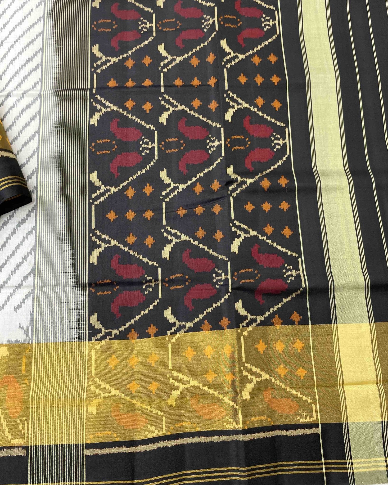 Black & White Lining Patola Saree - SindhoiPatolaArt