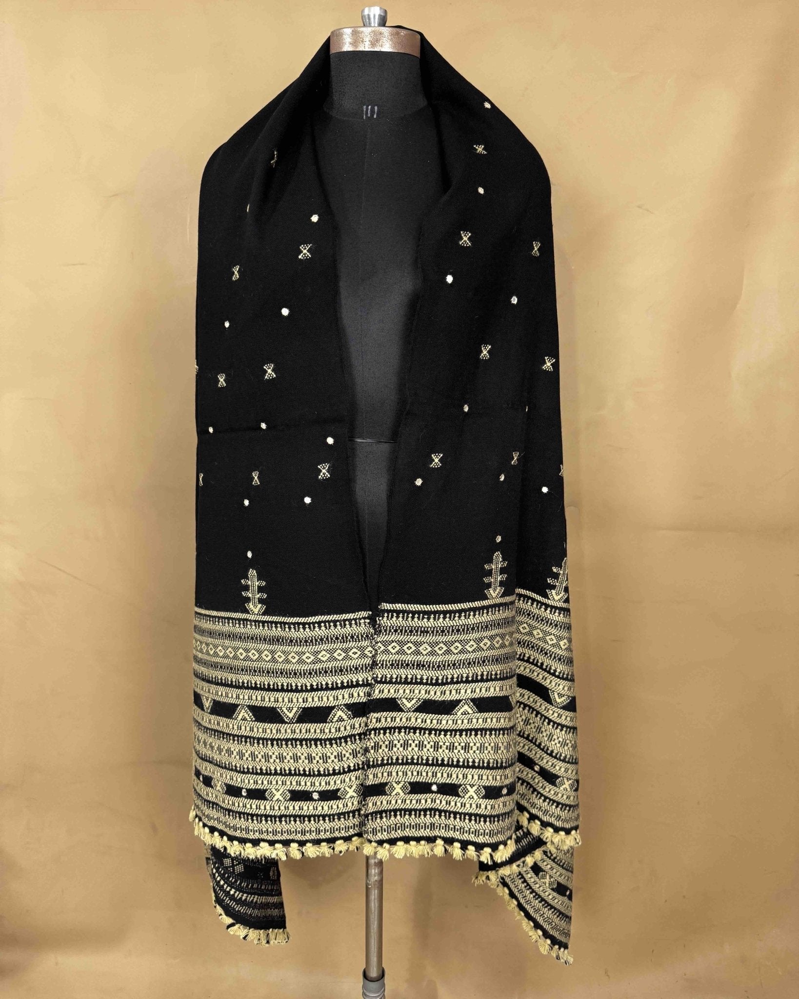 Black with Off White Pallu Zad Butti Mirror Kutchi Woolen Shawl - SindhoiPatolaArt
