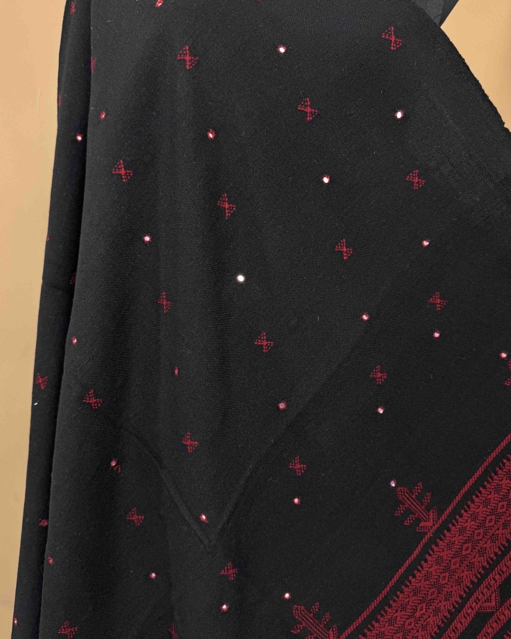 Black with Red Pallu Zad Butti Mirror Kutchi Woolen Shawl - SindhoiPatolaArt