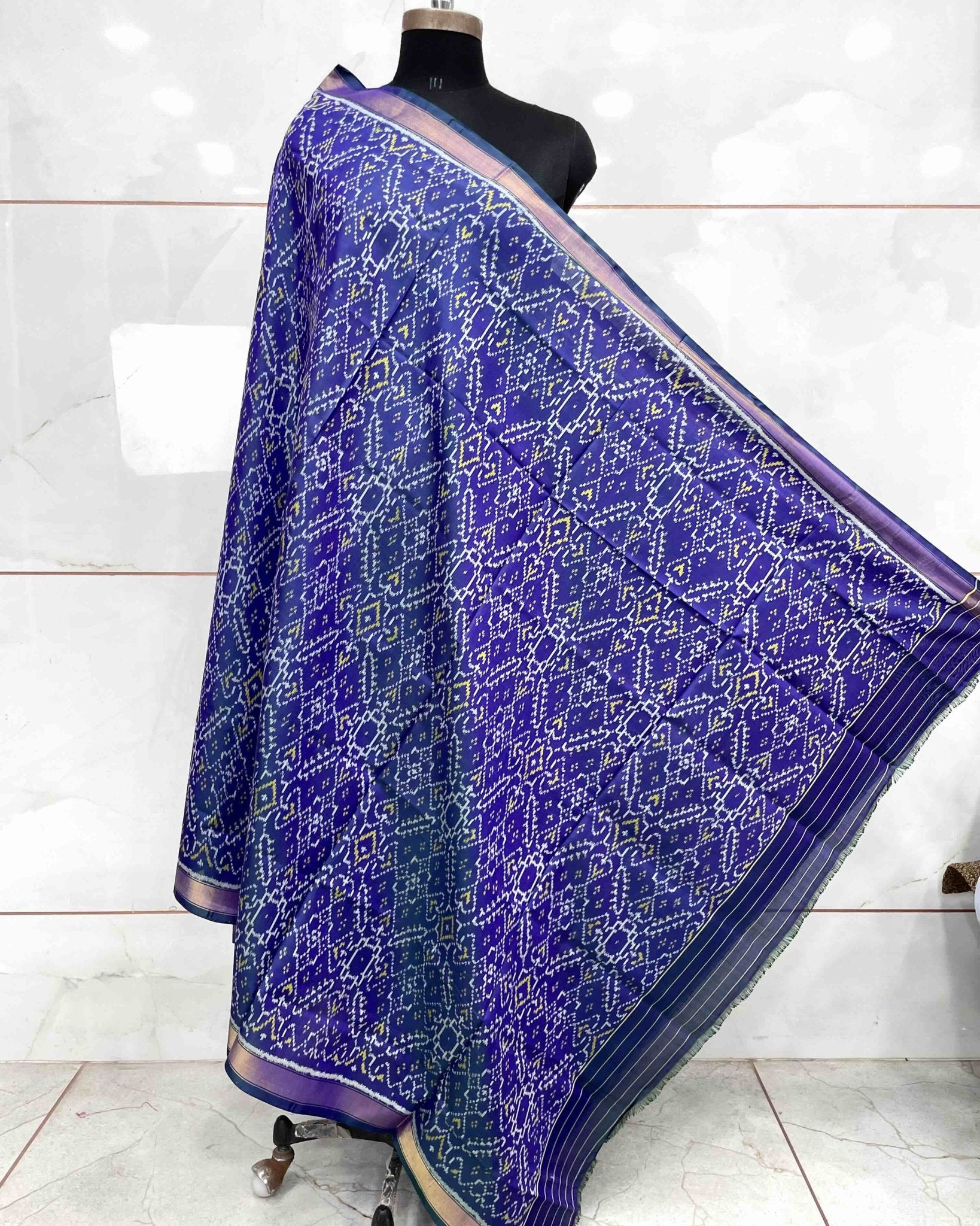 Blue Manekchowk Patola Dupatta - SindhoiPatolaArt
