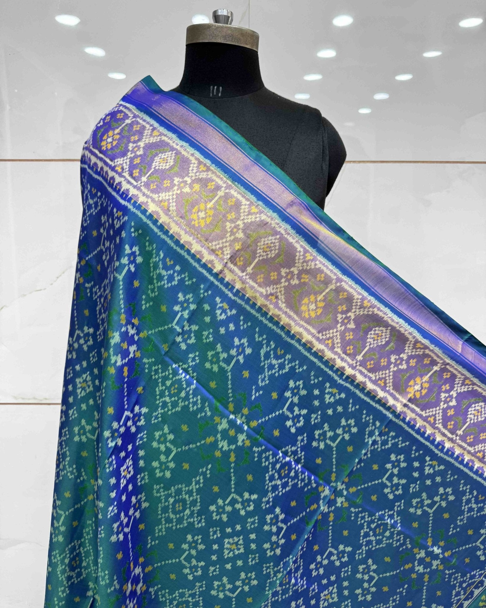Blue Navratan Patola Dupatta - SindhoiPatolaArt