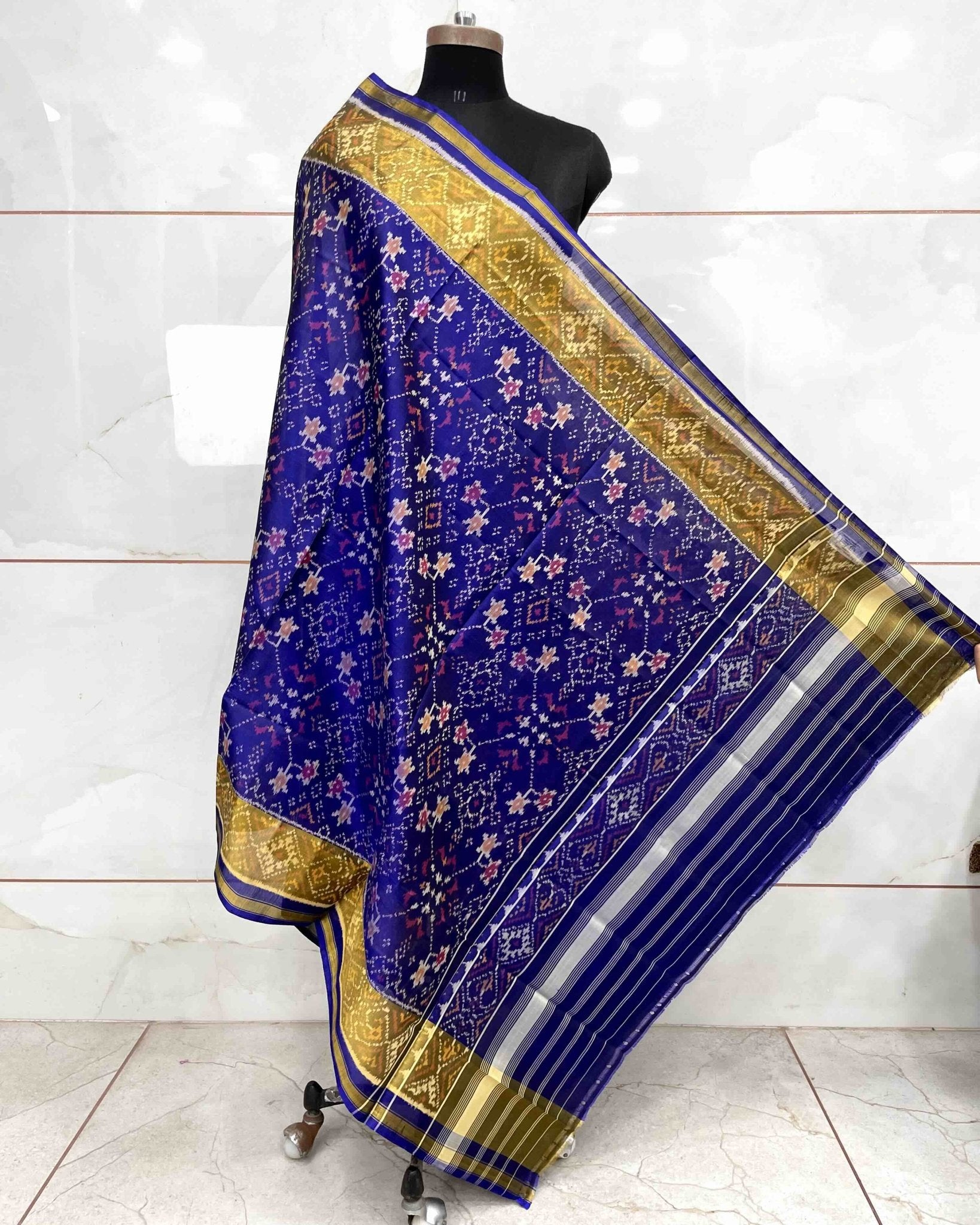 Blue Navratan Patola Dupatta - SindhoiPatolaArt
