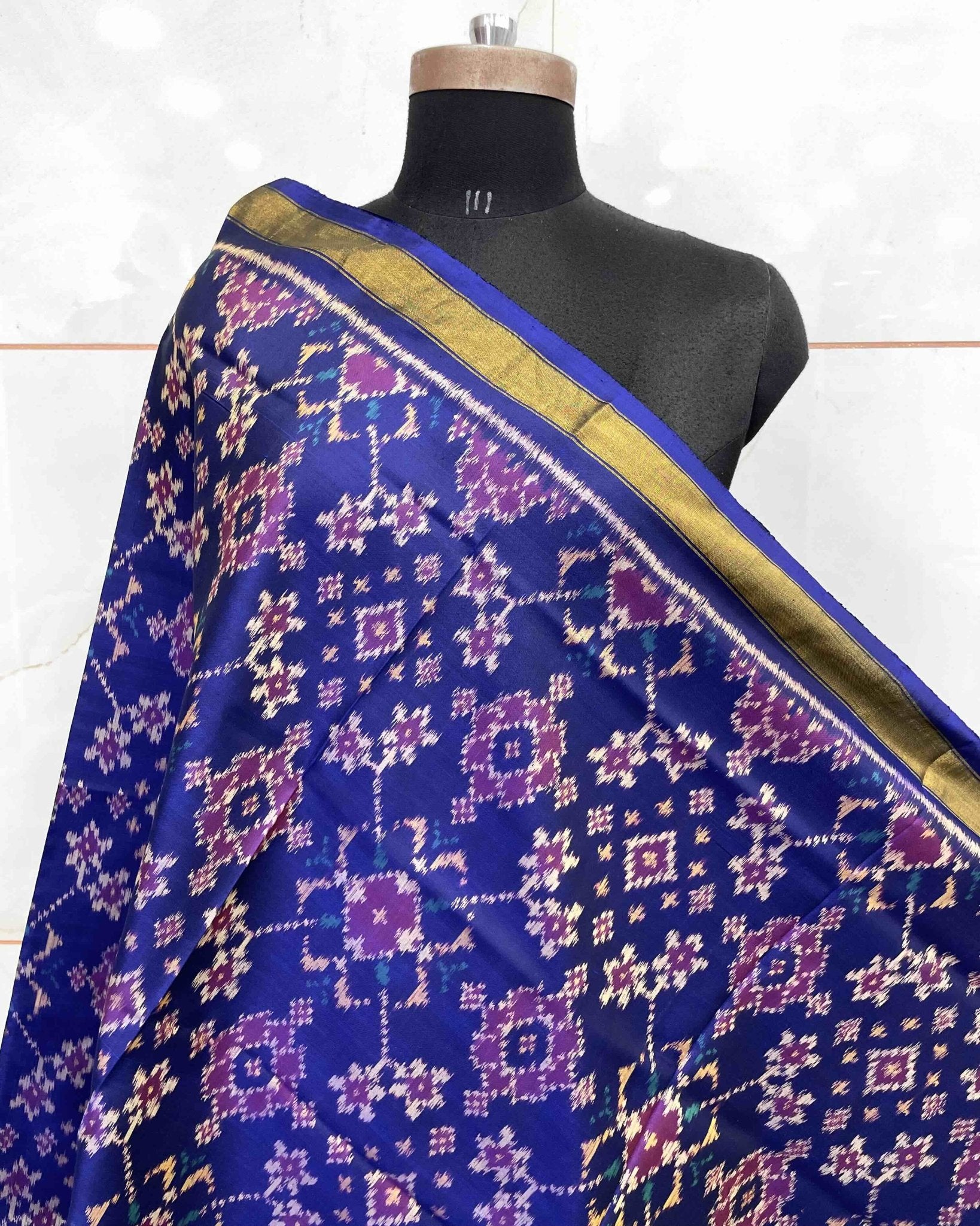 Blue Navratan Patola Dupatta - SindhoiPatolaArt