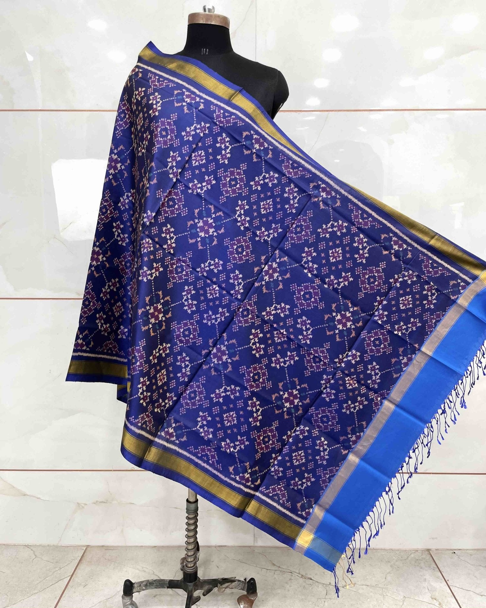 Blue Navratan Patola Dupatta - SindhoiPatolaArt