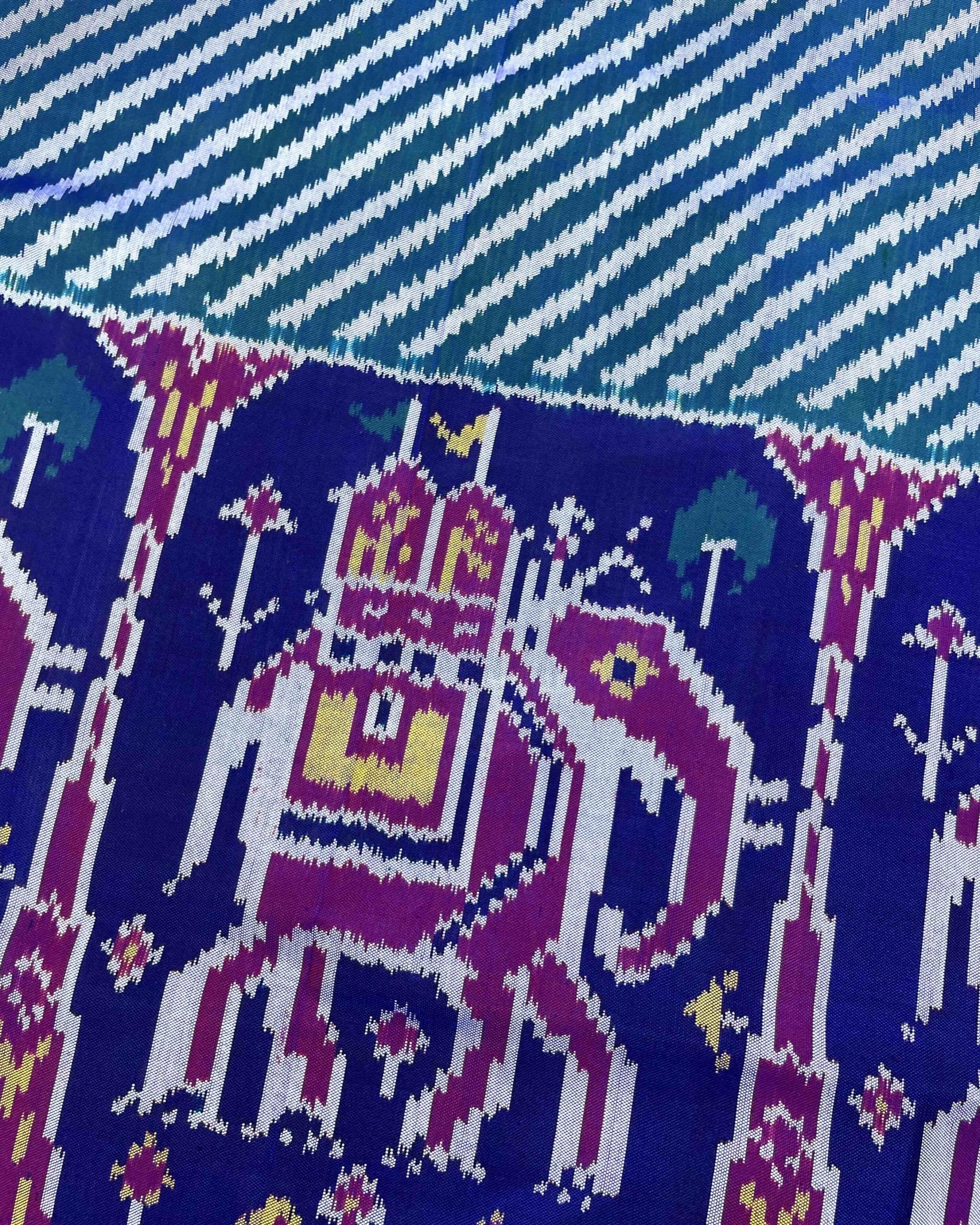 Blue & Turquoise Lining in White with Elephant Scut Border Patola Saree - SindhoiPatolaArt