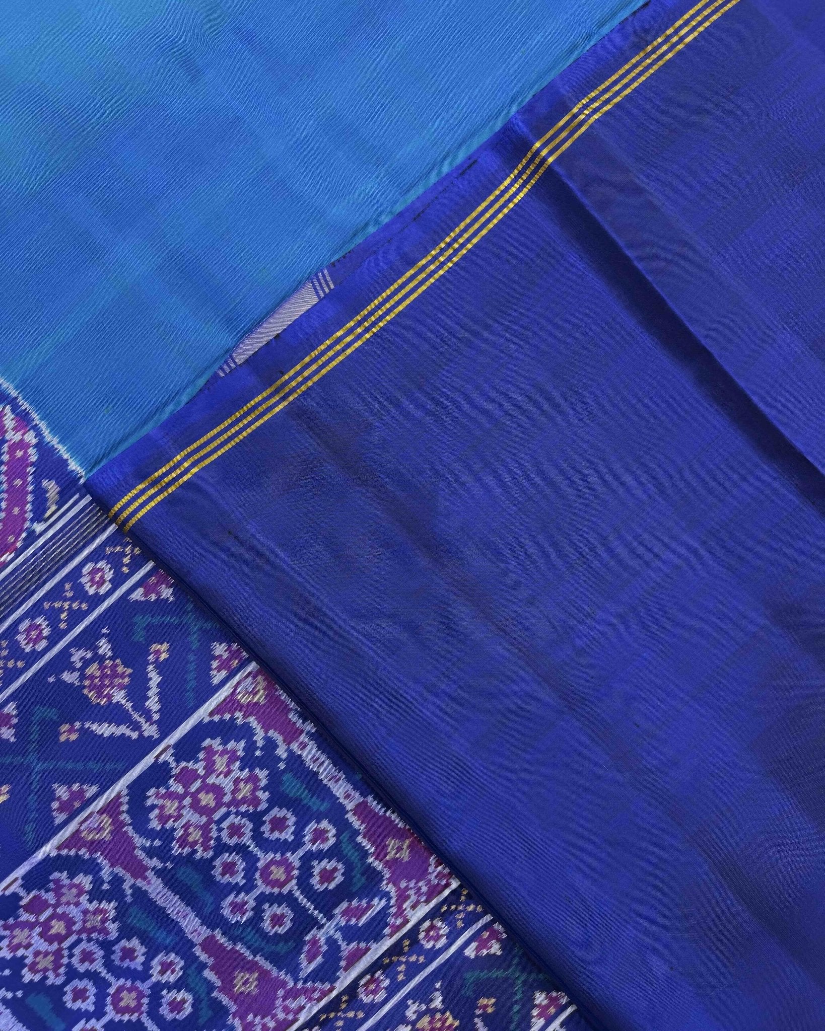 Blue & Turquoise Plain with Narikunj Scut Border Semi Double Ikat Patola Saree - SindhoiPatolaArt