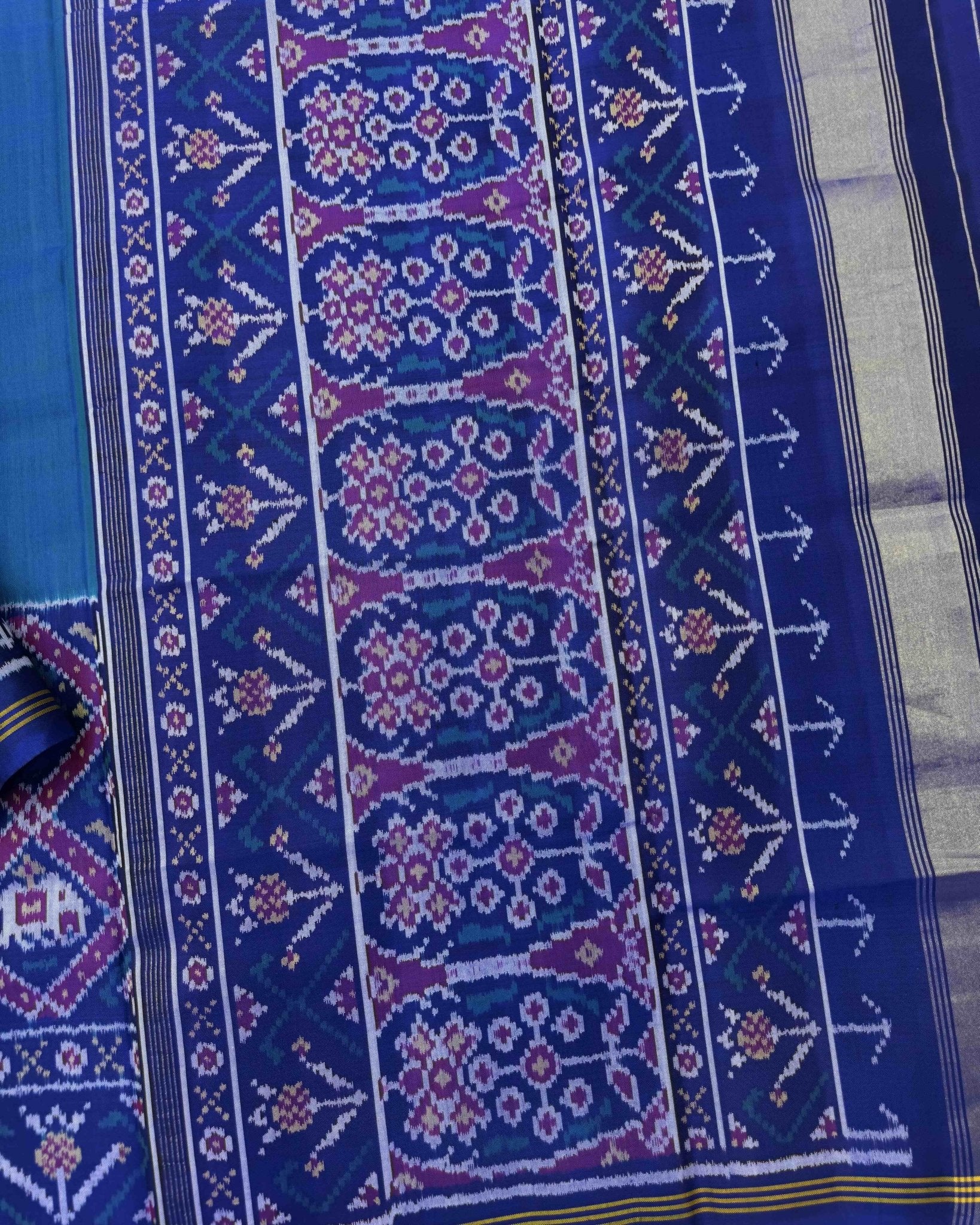 Blue & Turquoise Plain with Narikunj Scut Border Semi Double Ikat Patola Saree - SindhoiPatolaArt