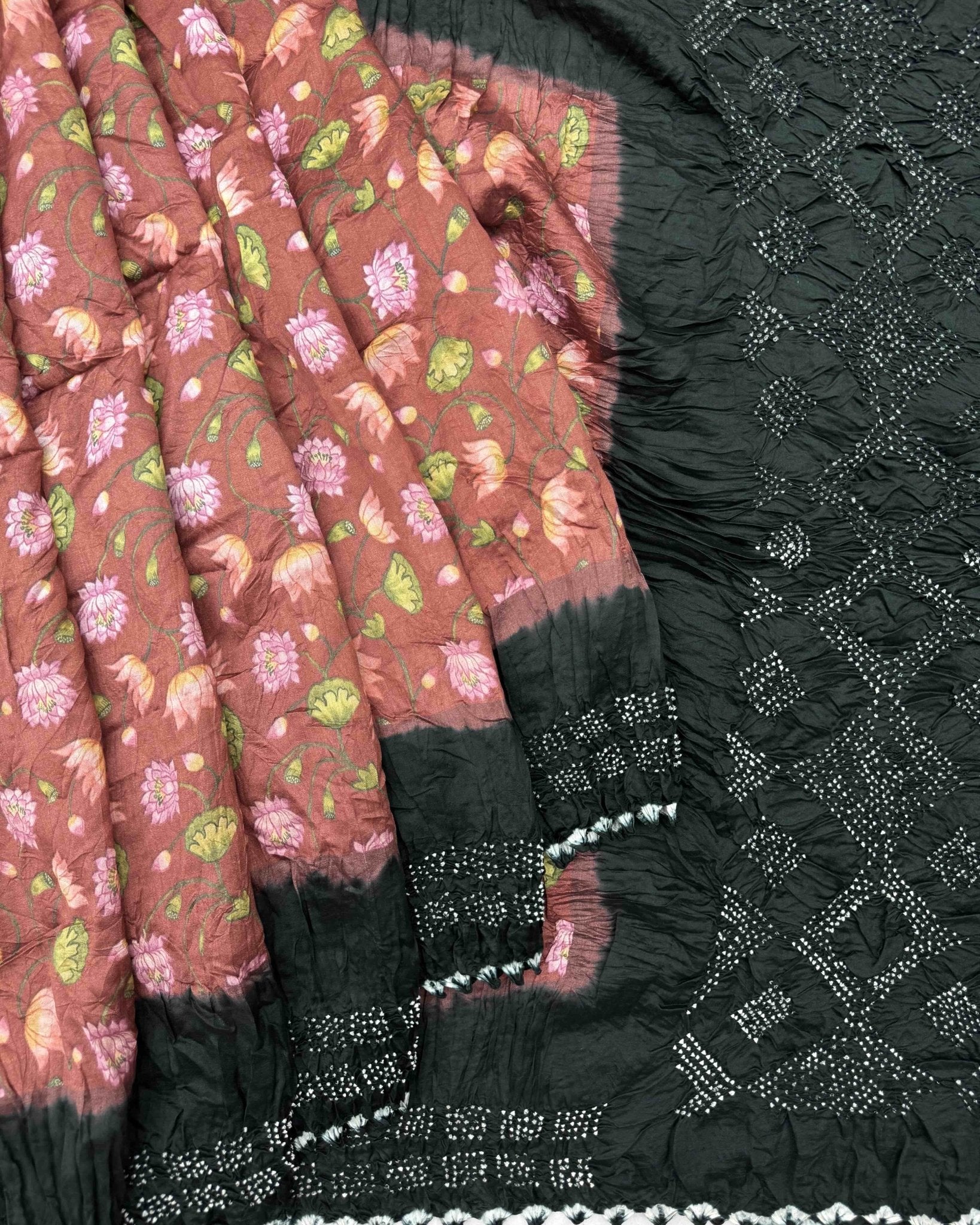 Dark Green & Redish Brown Flower Pichhwai Bandhani Saree - SindhoiPatolaArt