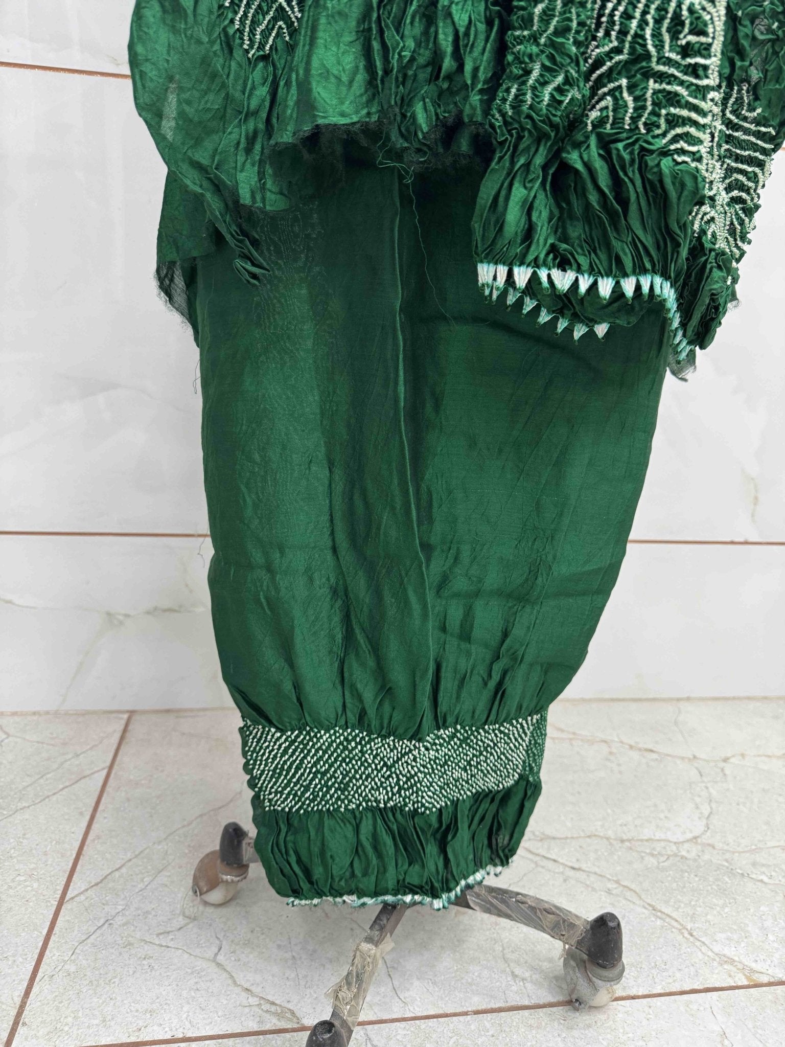 Green Chiniya Silk Bandhani Dress Material - SindhoiPatolaArt