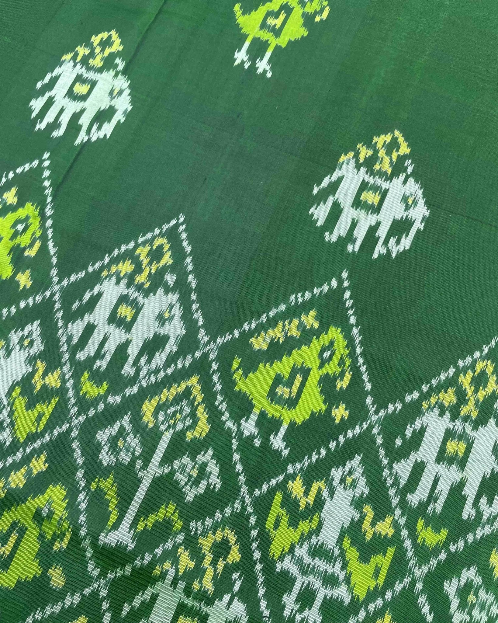 Green Narikunj with Scut Border Patola Saree - SindhoiPatolaArt