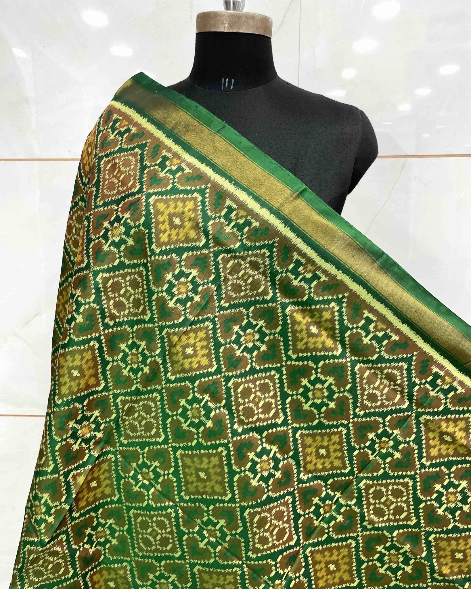 Green Panchanda Patola Dupatta - SindhoiPatolaArt