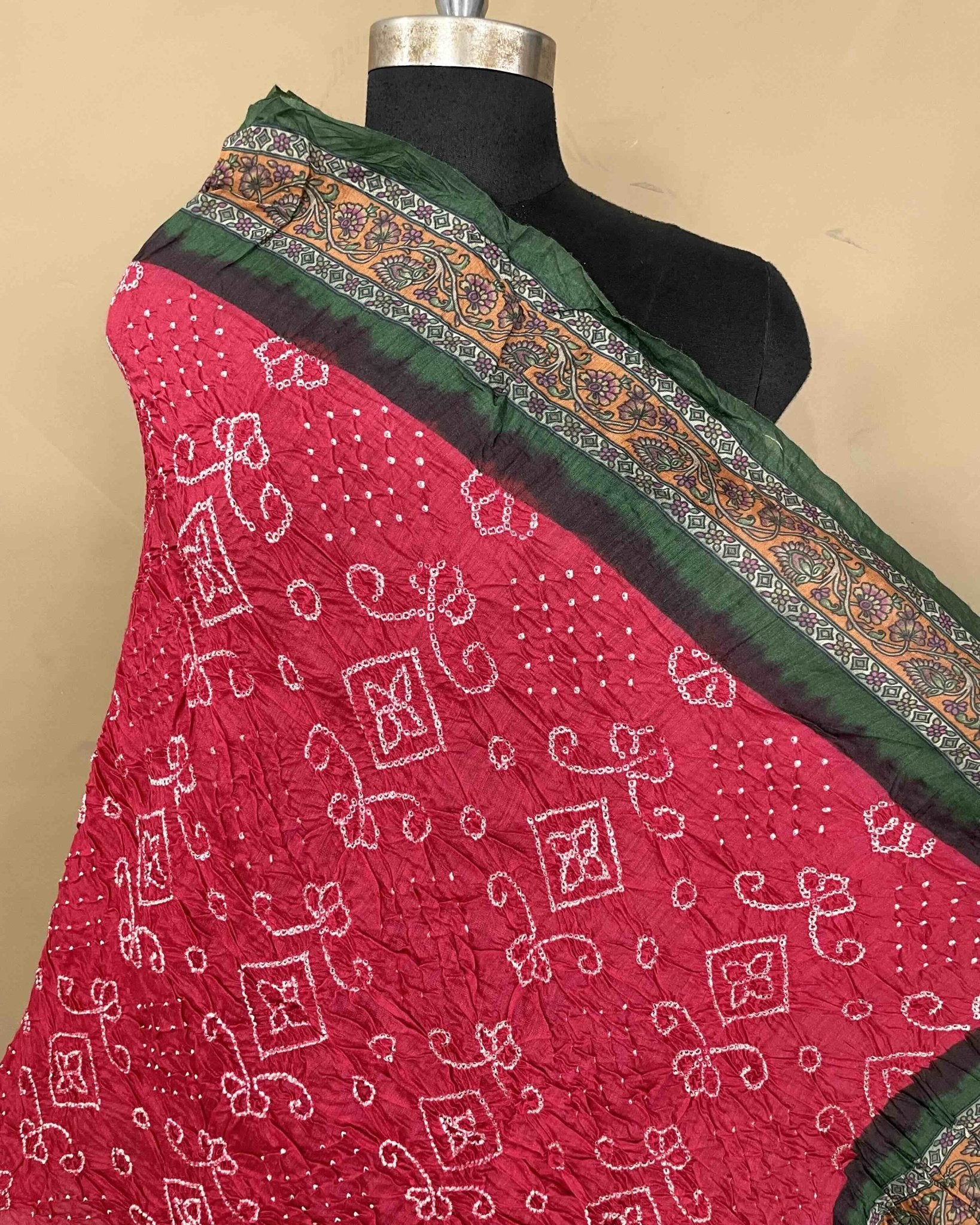 Green & Red Kalamkari Bandhani Dupatta - SindhoiPatolaArt