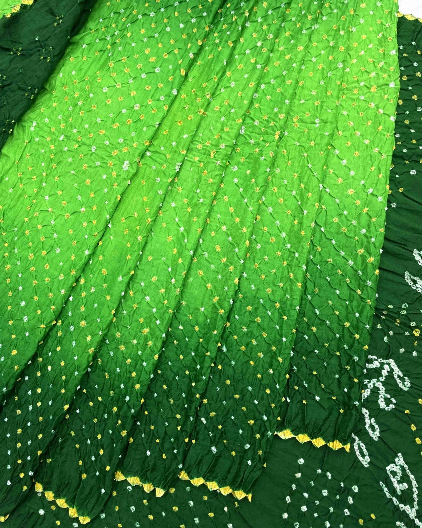 Green Shaded Gajji Silk Bandhani Saree - SindhoiPatolaArt