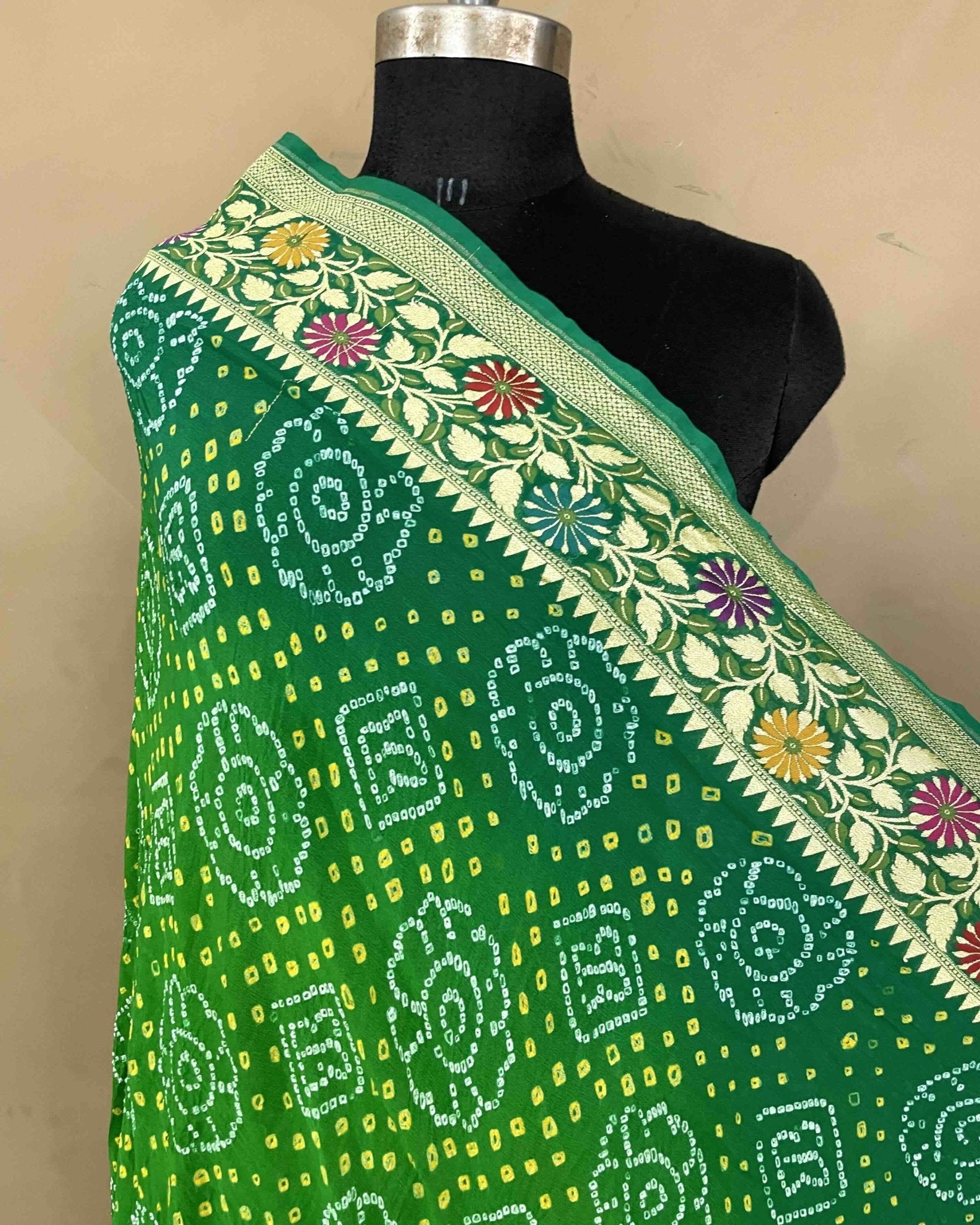 Green Shaded Meenakari Bandhani Dupatta - SindhoiPatolaArt