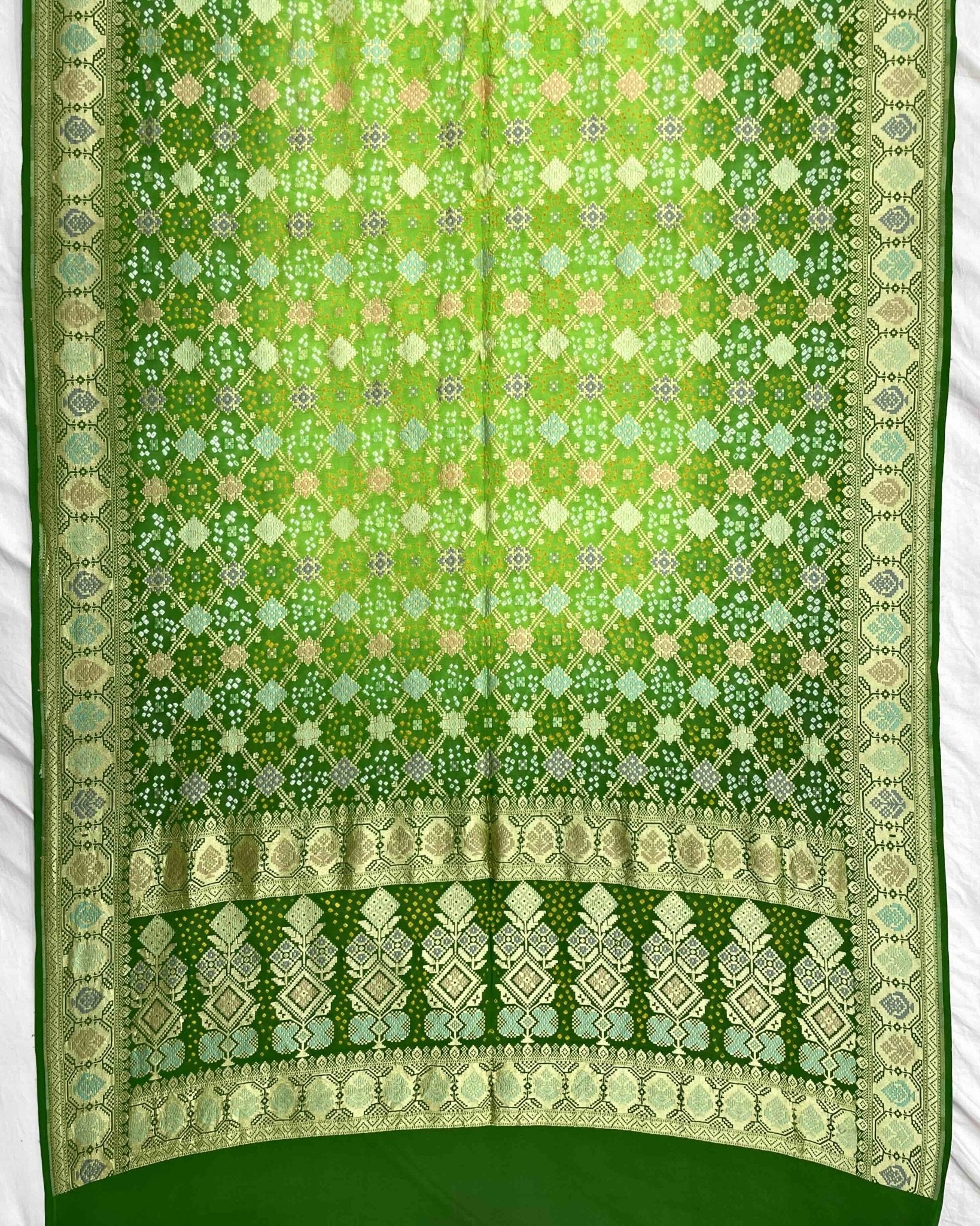Green Shaded Meenakari Bandhani Dupatta - SindhoiPatolaArt