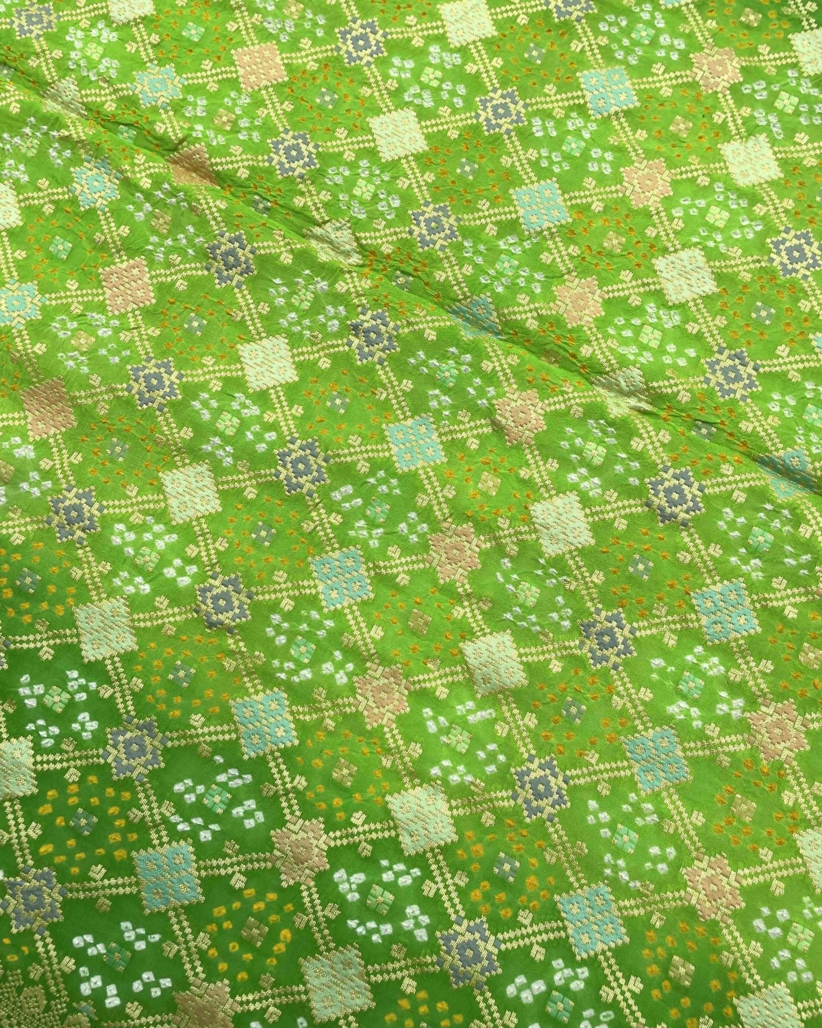 Green Shaded Meenakari Bandhani Dupatta - SindhoiPatolaArt