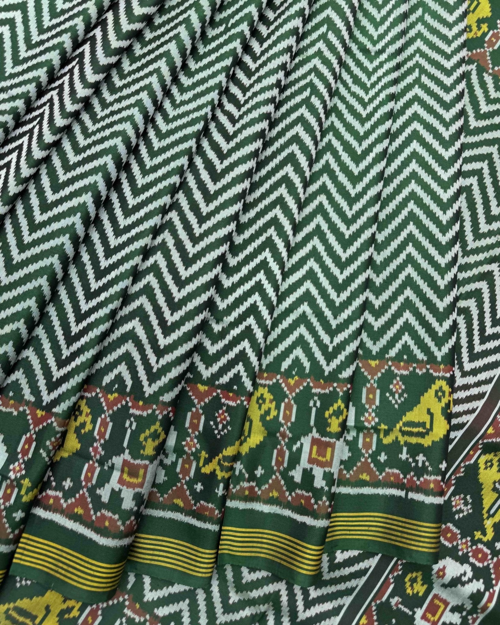 Green Zig Zag Lining Semi Double Ikat Patola Saree - SindhoiPatolaArt
