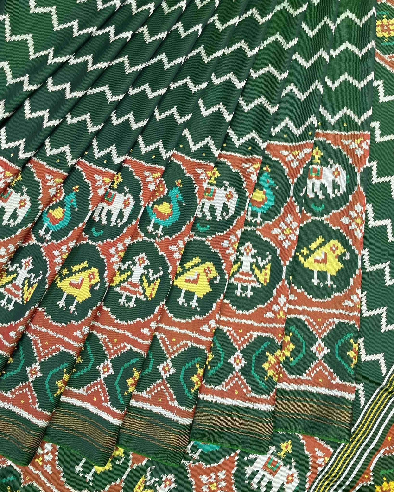 Green Zig Zag with Narikunj Scut Border Designer Patola Saree - SindhoiPatolaArt
