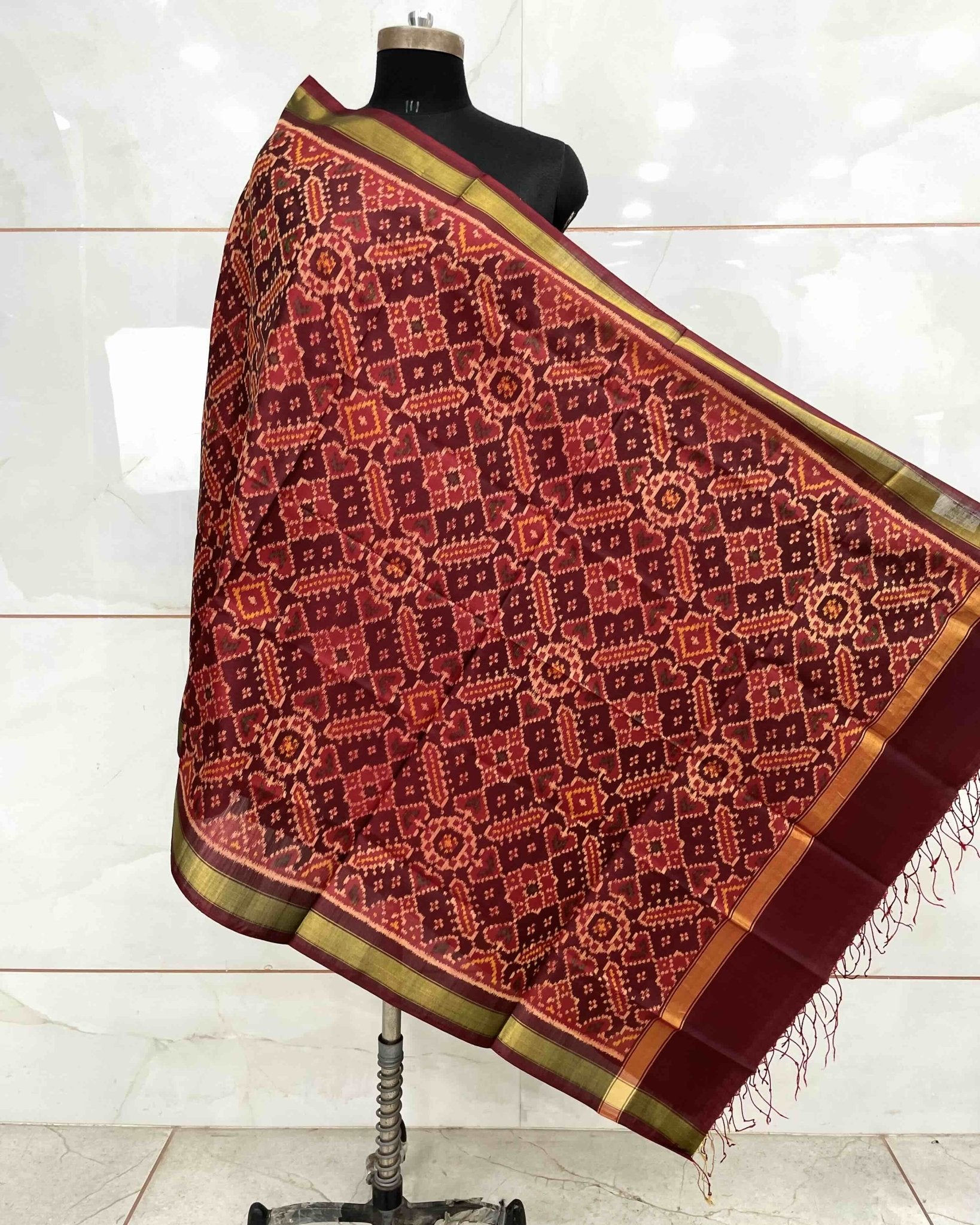 Maroon Manekchowk Patola Dupatta - SindhoiPatolaArt