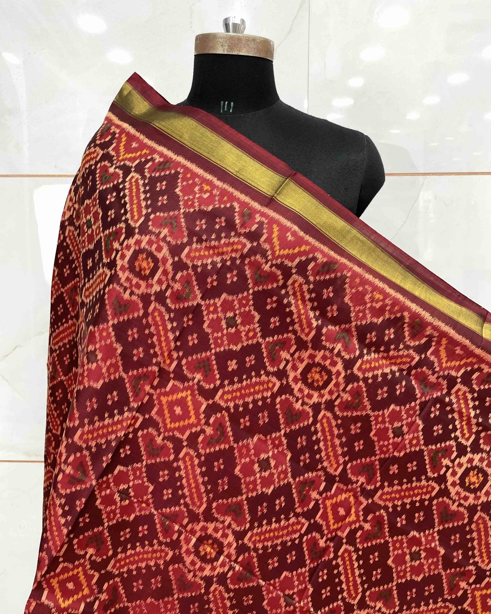 Maroon Manekchowk Patola Dupatta - SindhoiPatolaArt