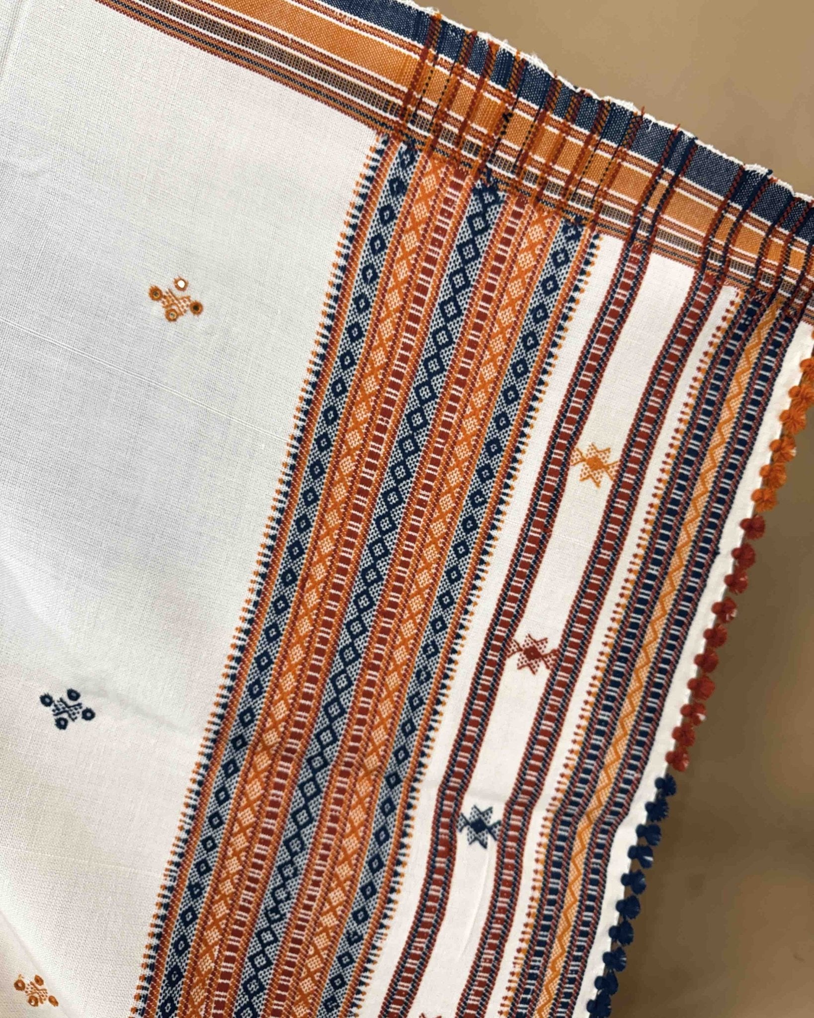 Off White Chomukh Mirror Kutchi Woolen Shawl - SindhoiPatolaArt