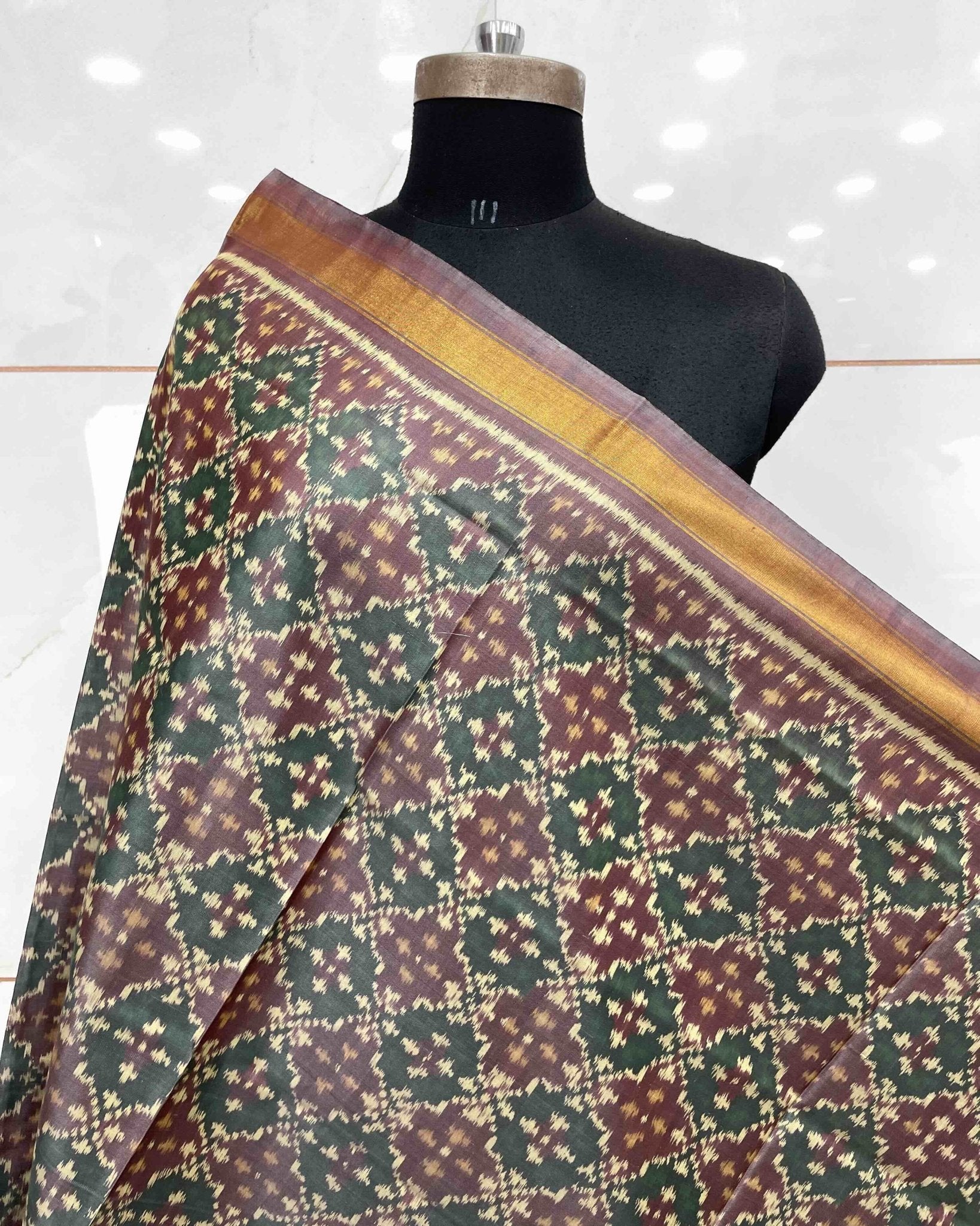 Onion Buttoful Design Patola Dupatta - SindhoiPatolaArt